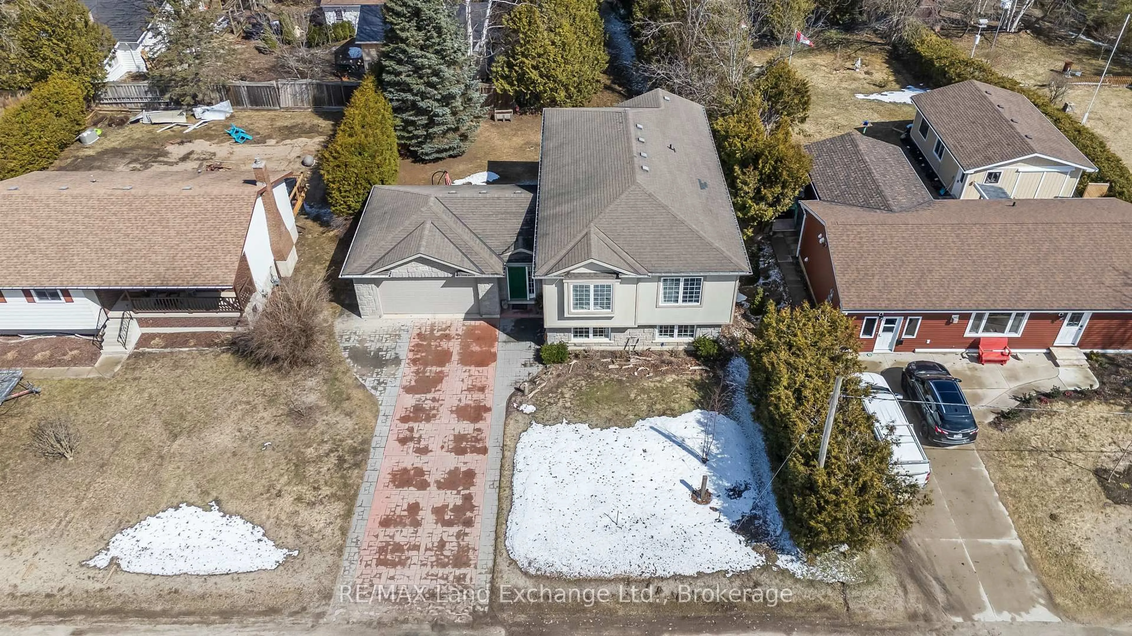 A pic from outside/outdoor area/front of a property/back of a property/a pic from drone, street for 344 Lansdowne St, Saugeen Shores Ontario N0H 2L0