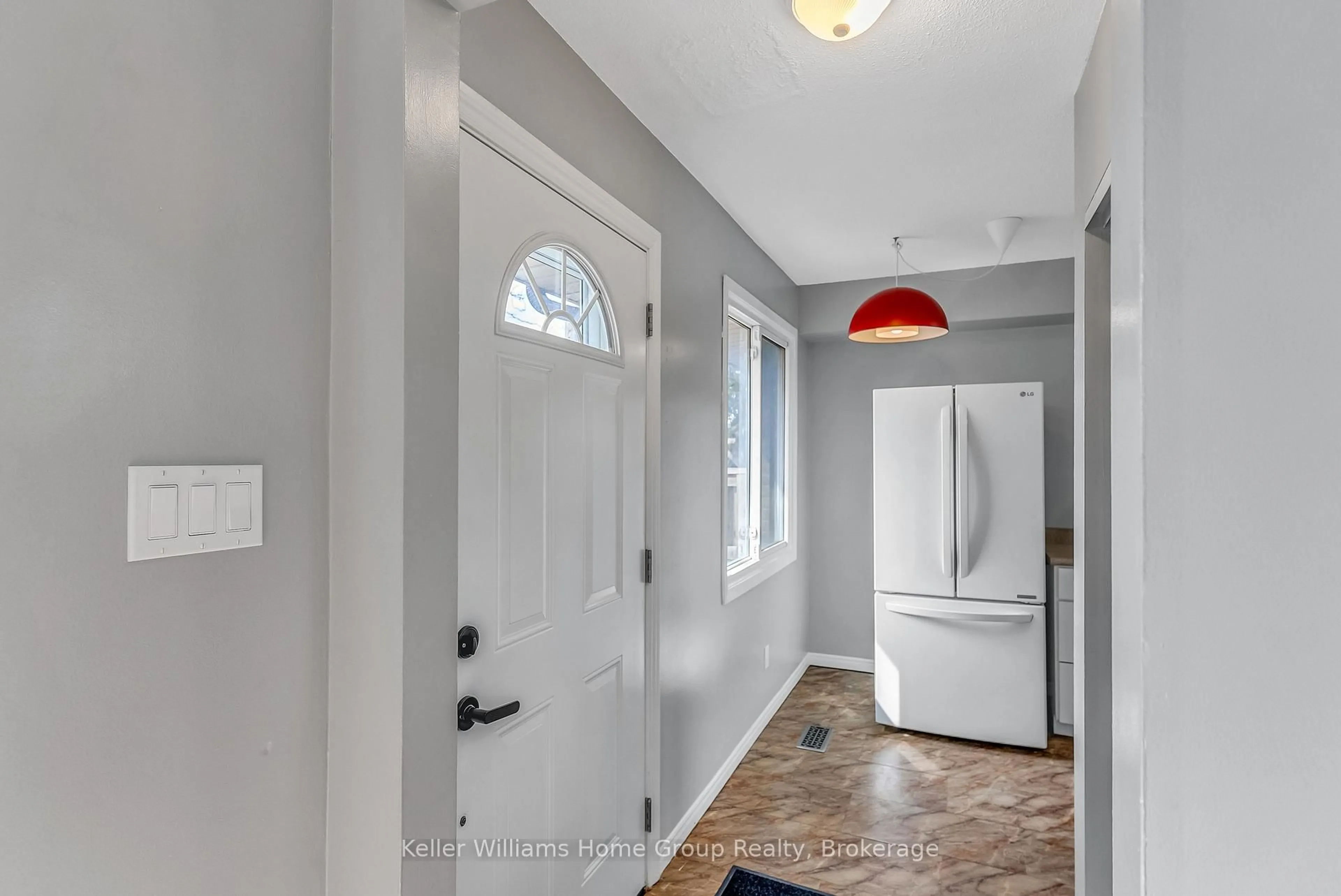 Indoor entryway for 334 Scottsdale Dr #n/a, Guelph Ontario N1G 2Z8