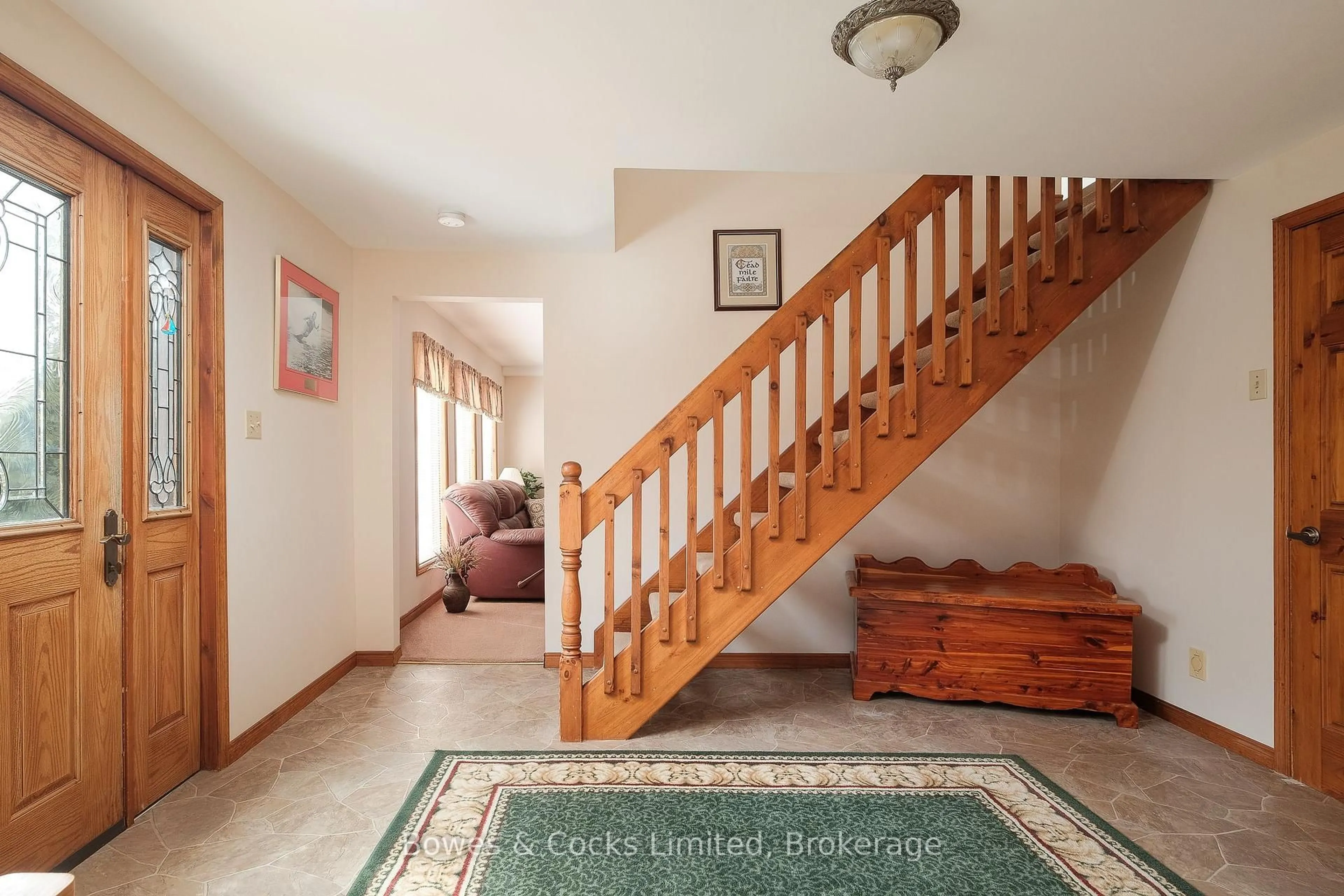 Indoor foyer for 210 Thompson Rd, Otonabee-South Monaghan Ontario K9J 6X8