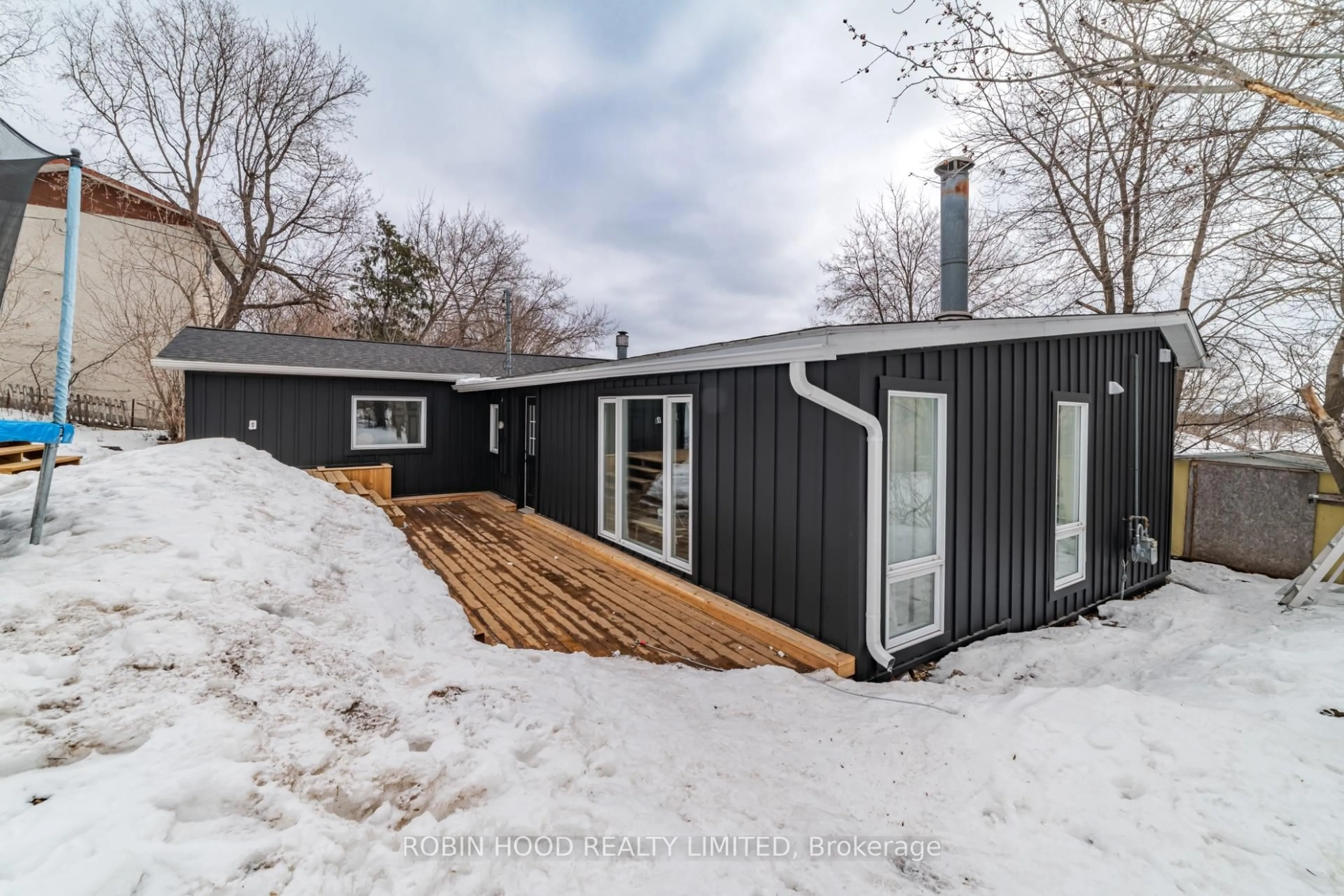 Shed for 715 Clair St, Kenora Ontario P0X 1C0