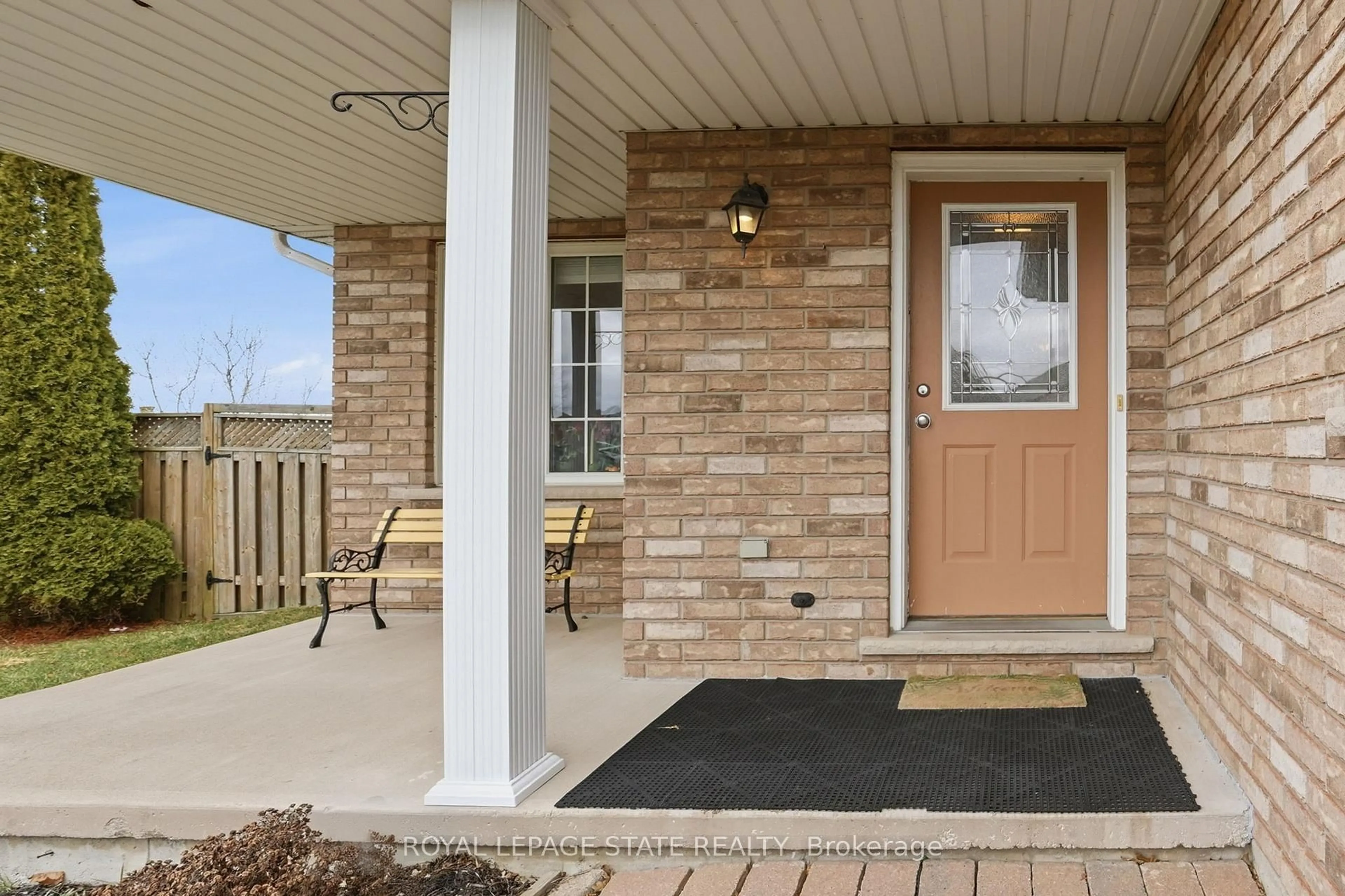 Indoor entryway for 66 Golden Acres Dr, West Lincoln Ontario L0R 2A0
