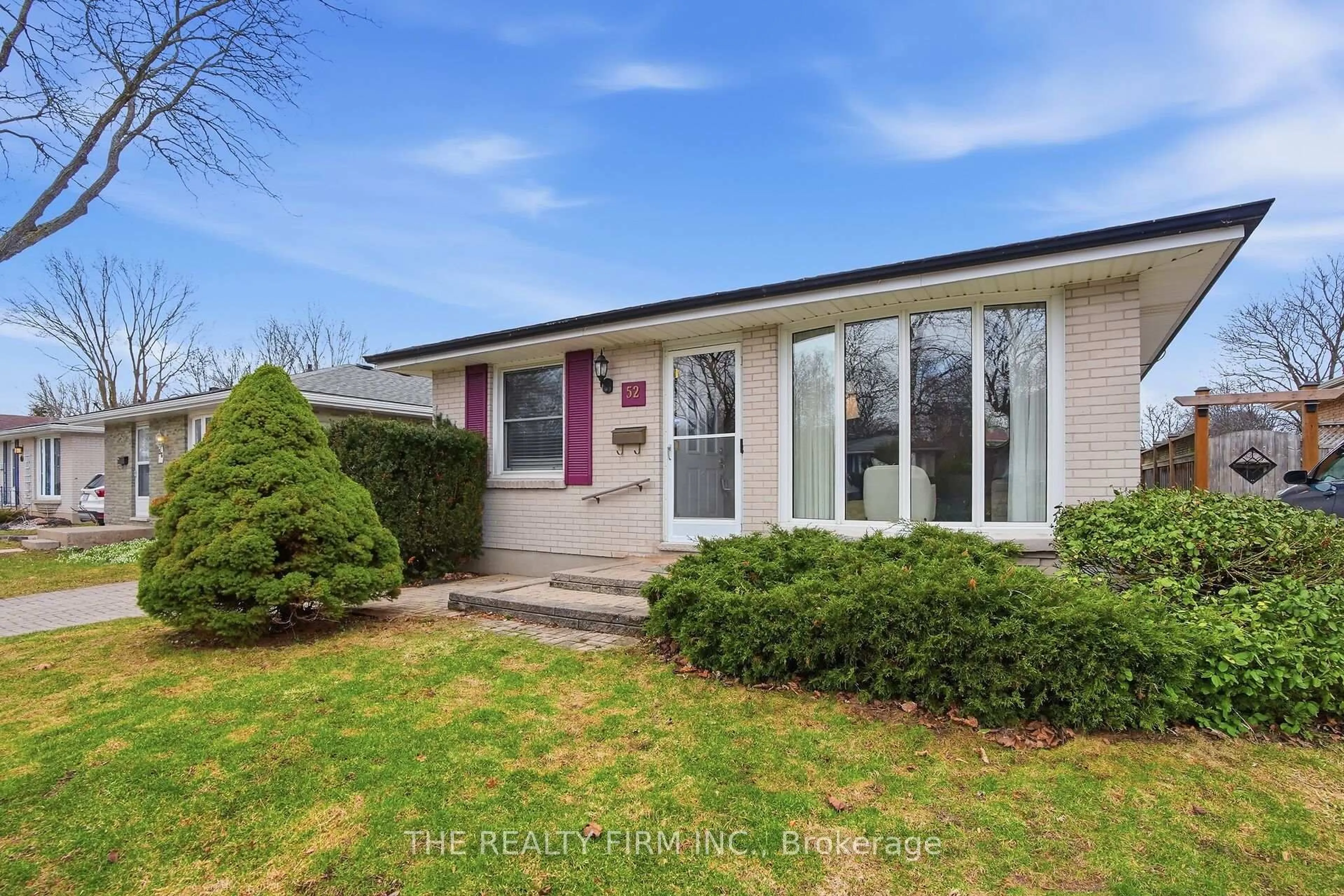 Home with vinyl exterior material, street for 52 Clifton Cres, London South Ontario N6C 3V8