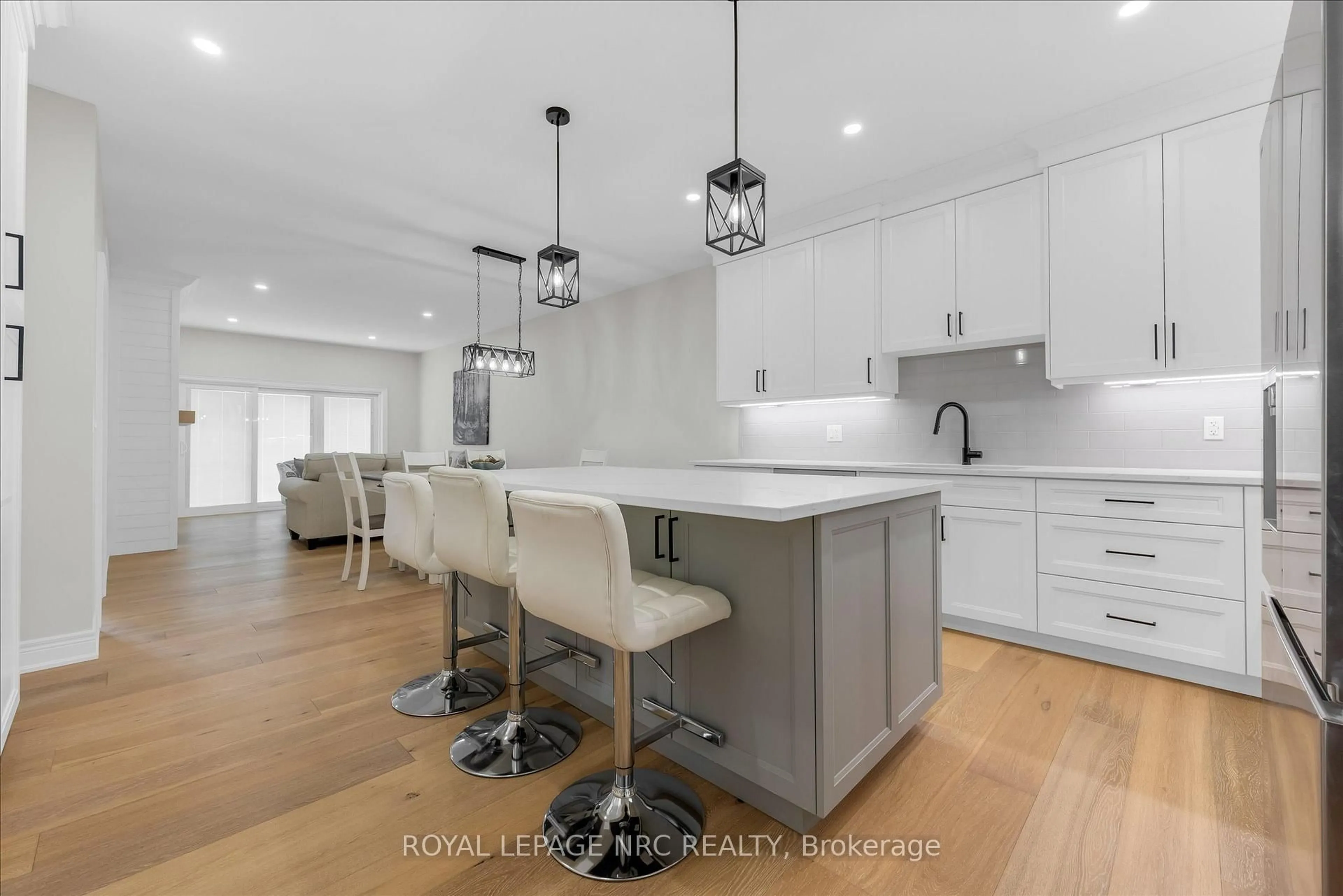 Open concept kitchen, unknown for 736 Clarence St, Port Colborne Ontario L3K 0A8