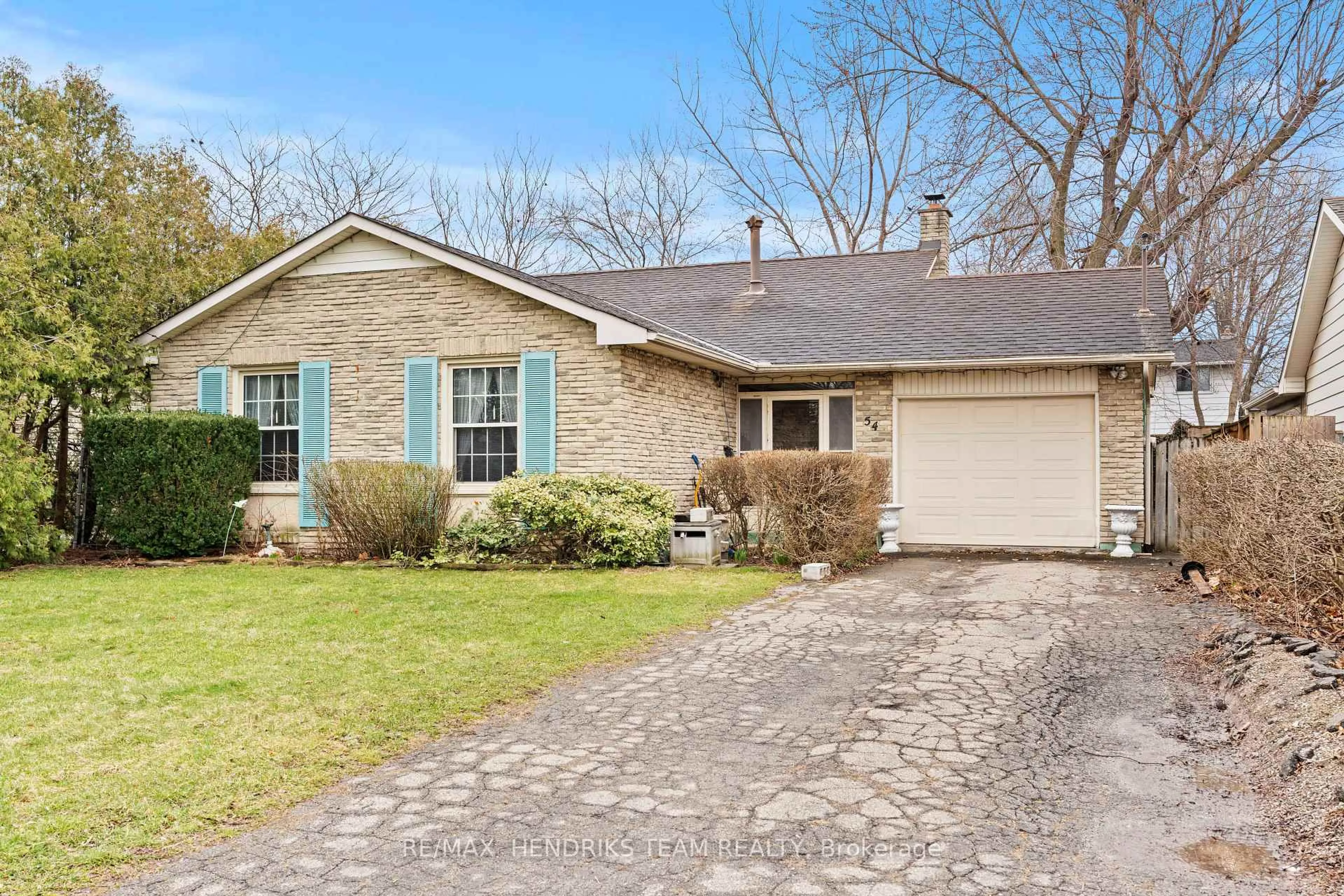 Home with brick exterior material, street for 54 Grove Ave, St. Catharines Ontario L2P 1E1