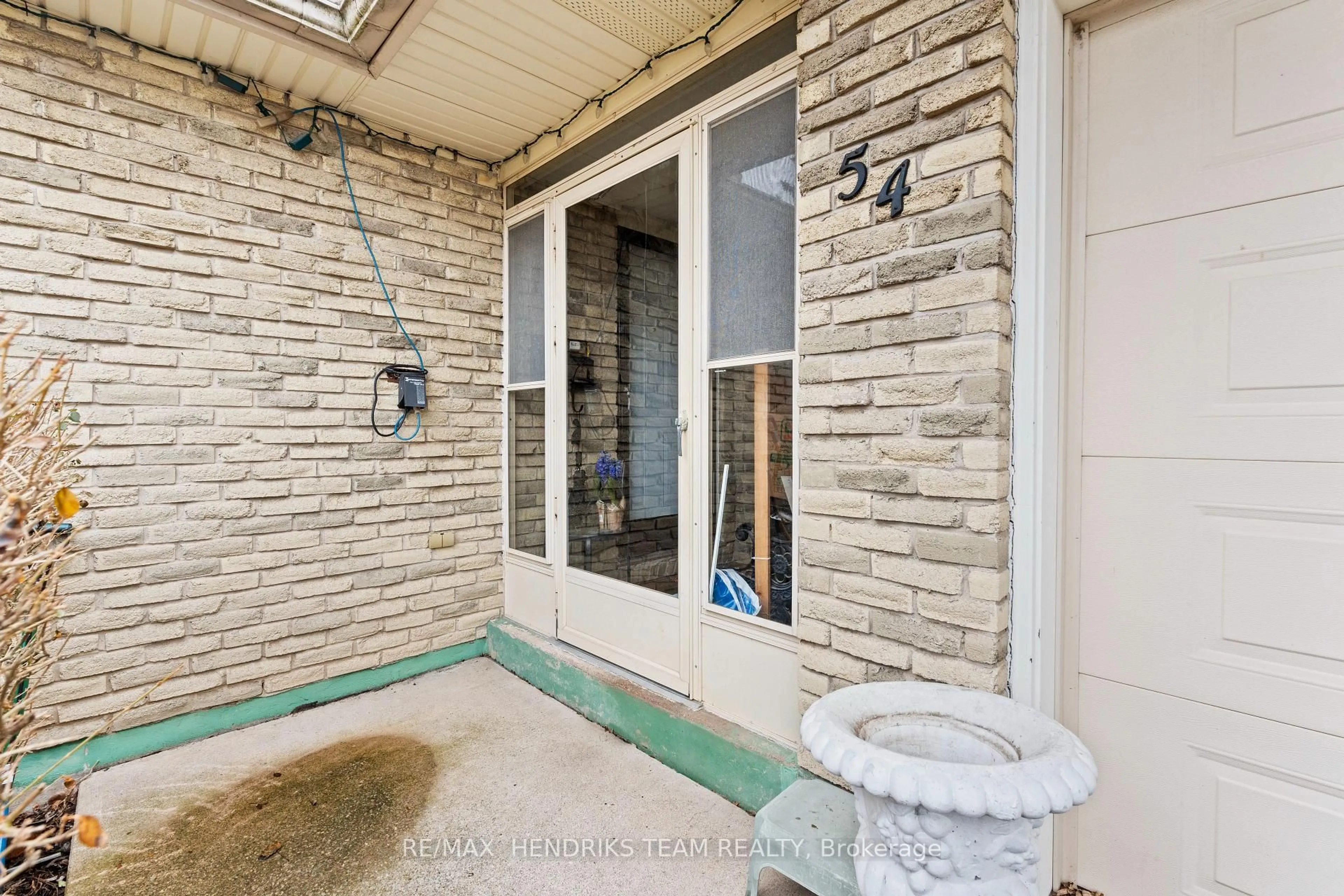 Unknown for 54 Grove Ave, St. Catharines Ontario L2P 1E1