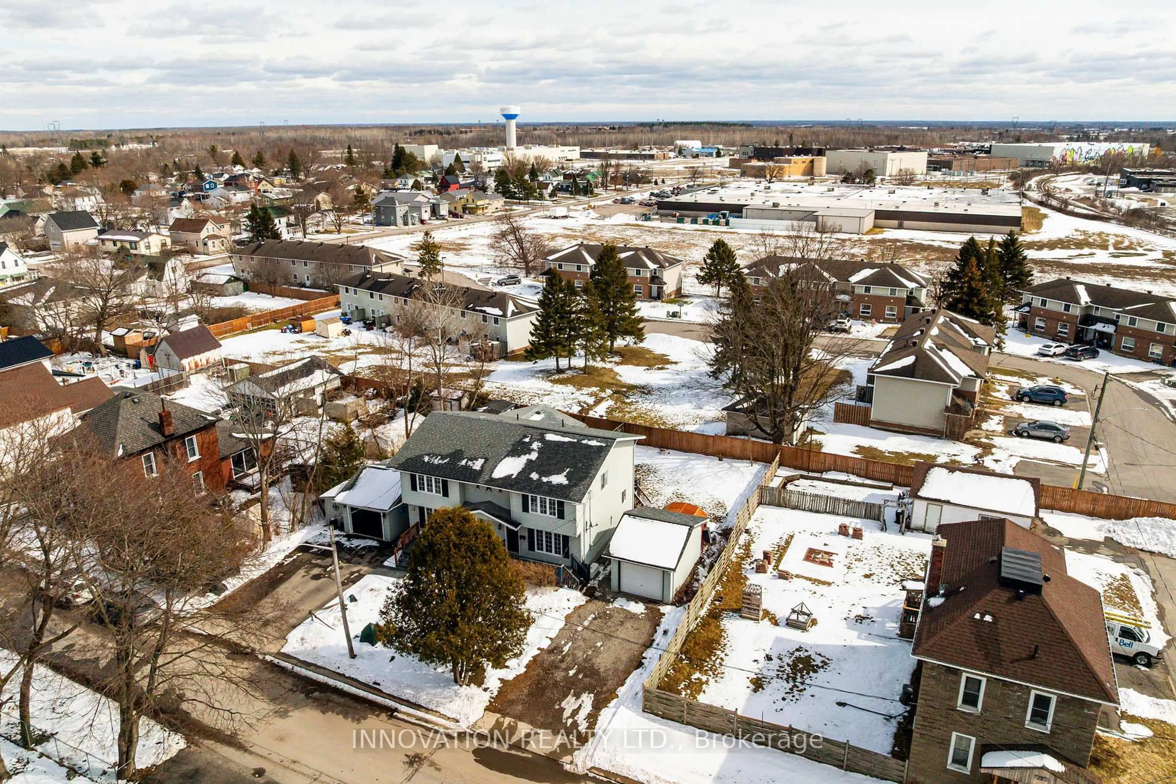 A pic from outside/outdoor area/front of a property/back of a property/a pic from drone, street for 19 Thomas St, Smiths Falls Ontario K7A 3E3