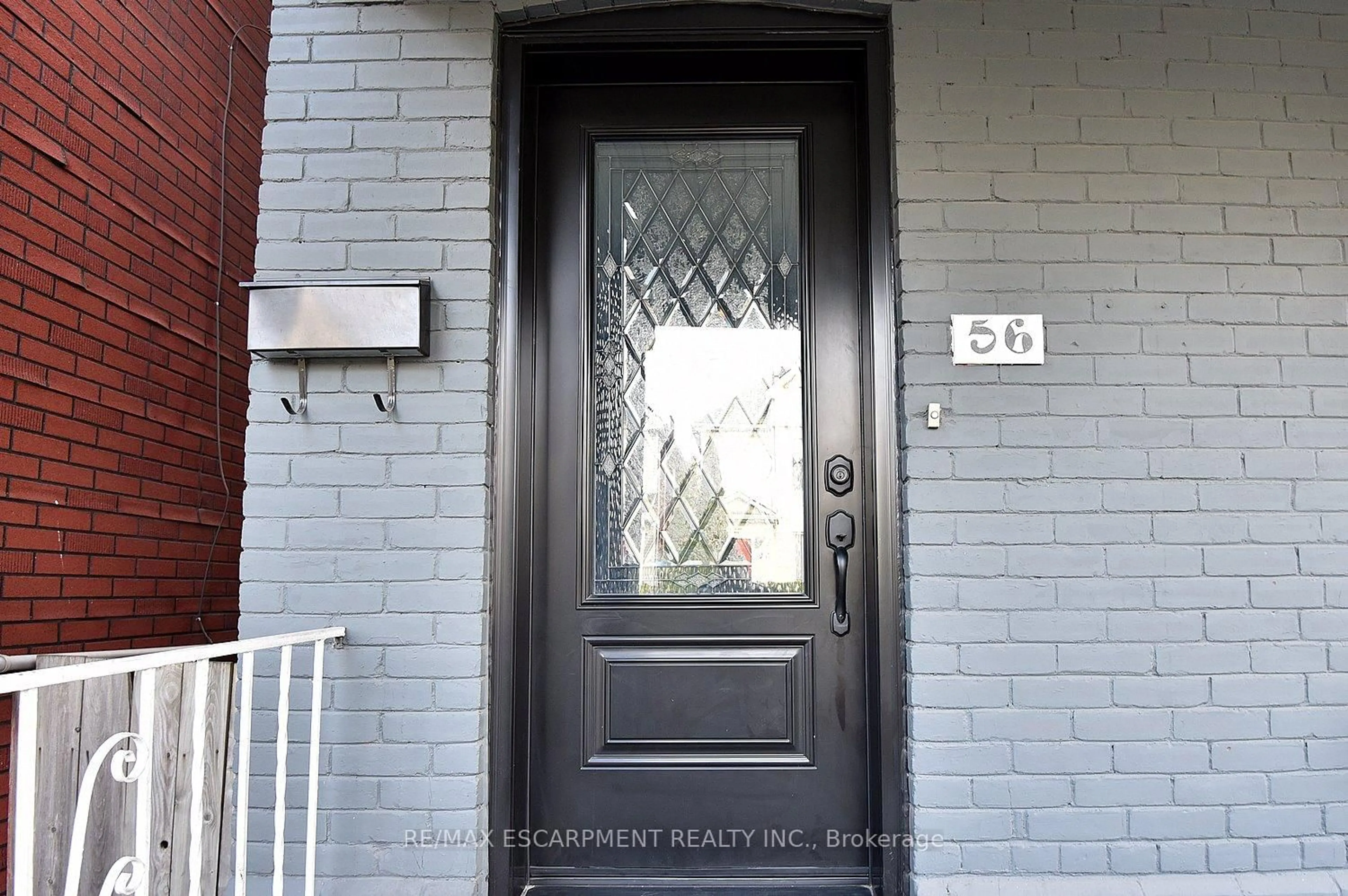 Indoor entryway for 56 KINRADE Ave, Hamilton Ontario L8L 6L6