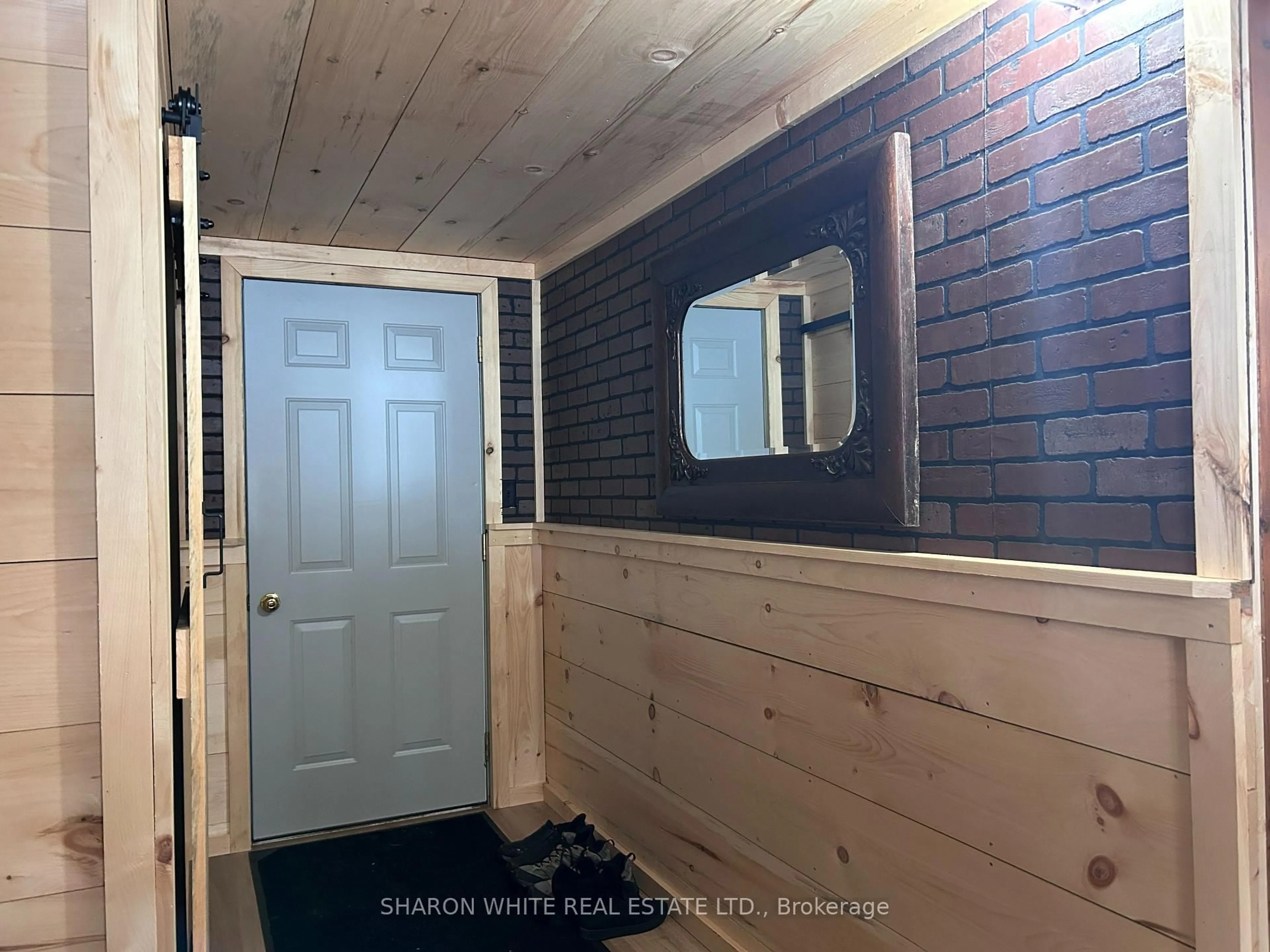Indoor entryway for 192 Monck St, Bancroft Ontario K0L 1C0