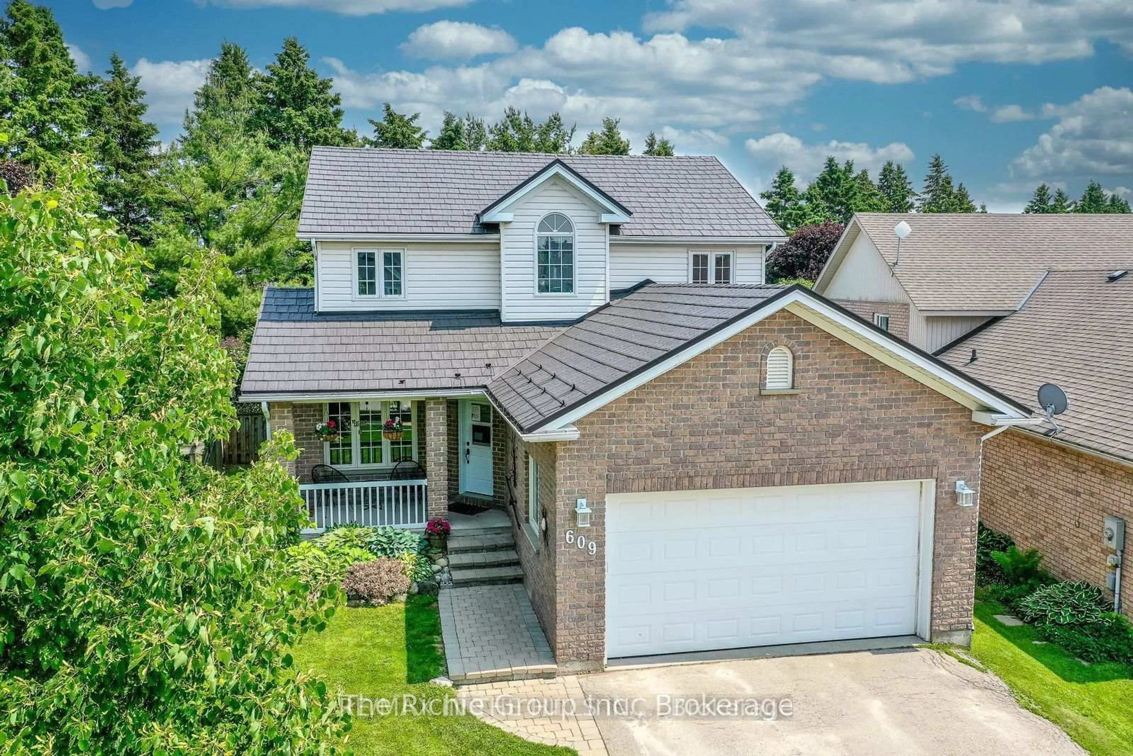 A pic from outside/outdoor area/front of a property/back of a property/a pic from drone, street for 609 Simon St, Shelburne Ontario L9V 3P6