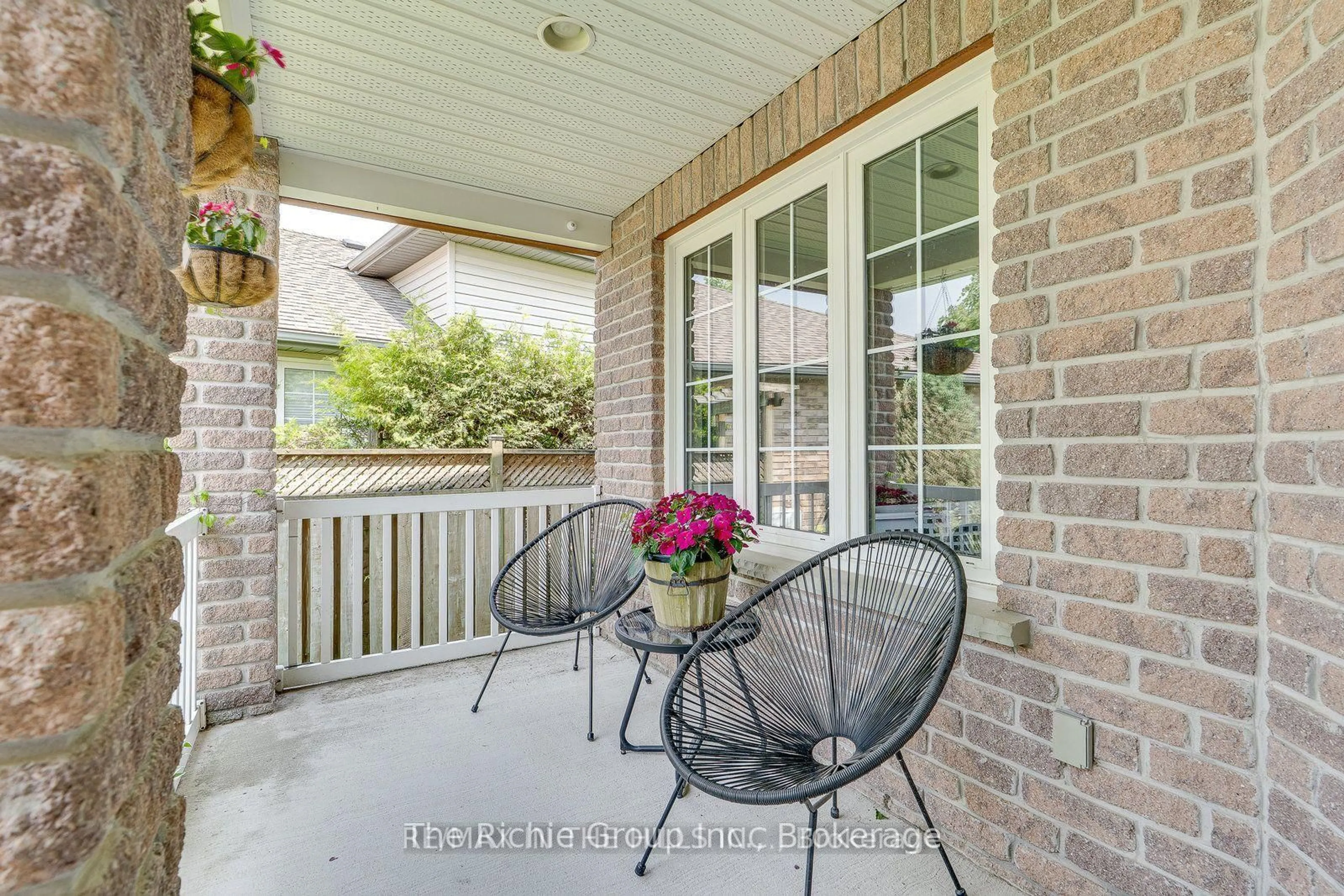 Patio, street for 609 Simon St, Shelburne Ontario L9V 3P6