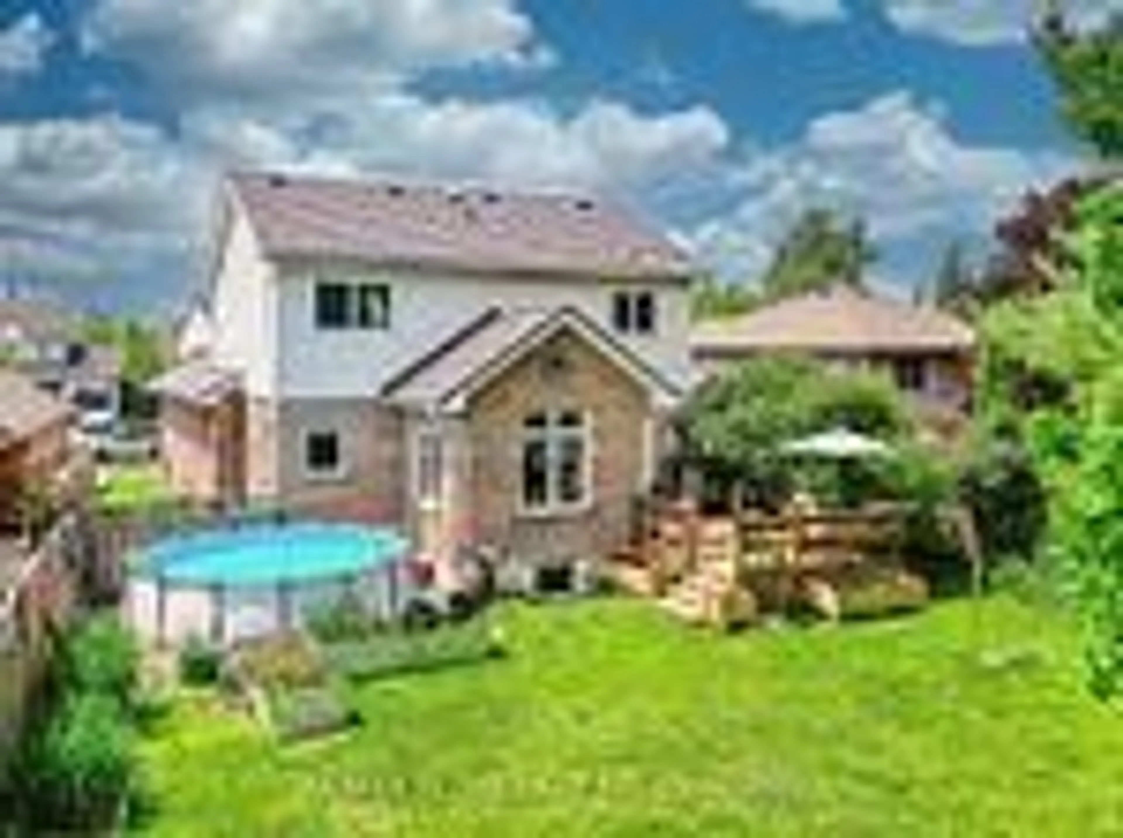 A pic from outside/outdoor area/front of a property/back of a property/a pic from drone, street for 609 Simon St, Shelburne Ontario L9V 3P6