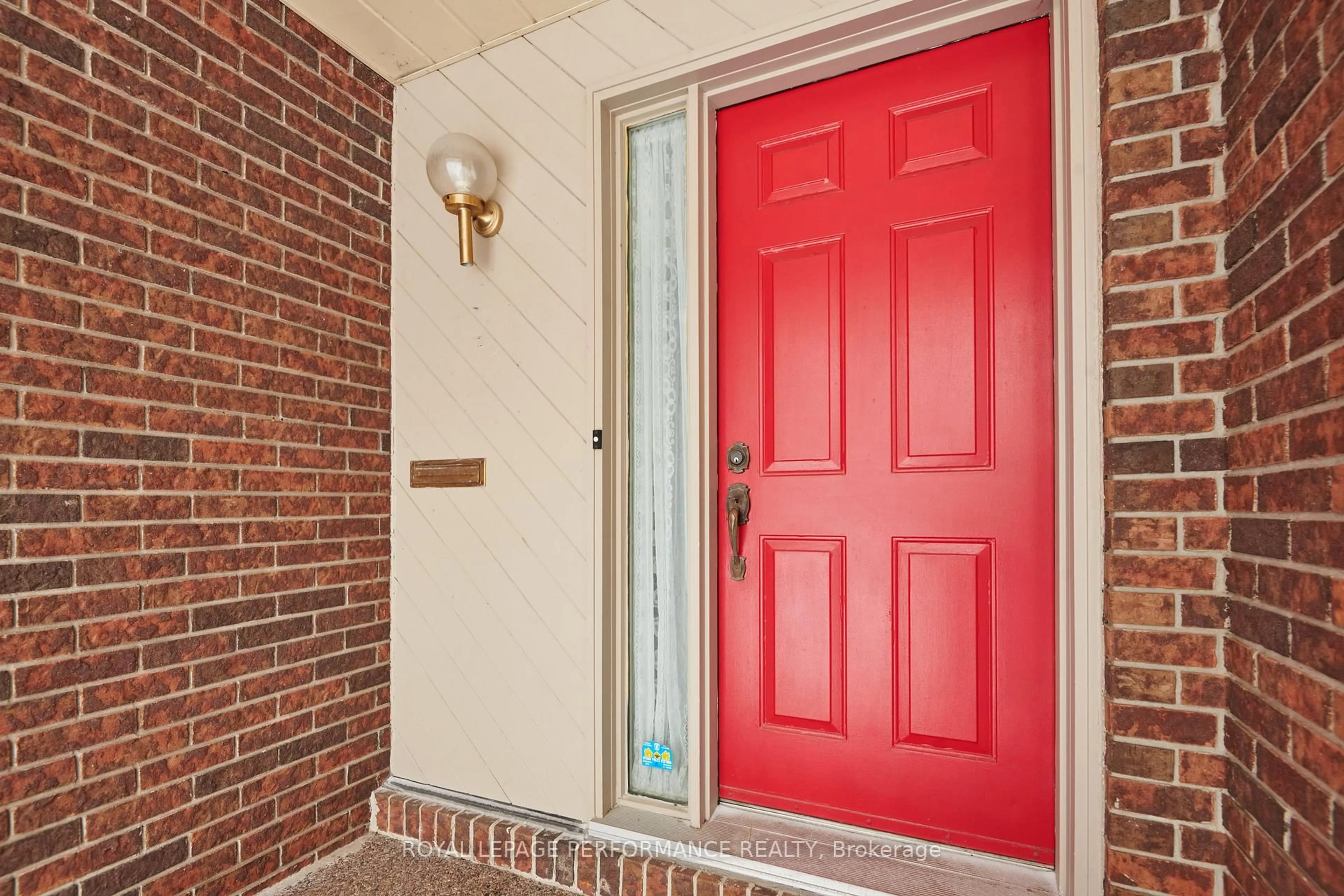 Indoor entryway for 43 Waterview Crt, Ottawa Ontario K1V 0H5