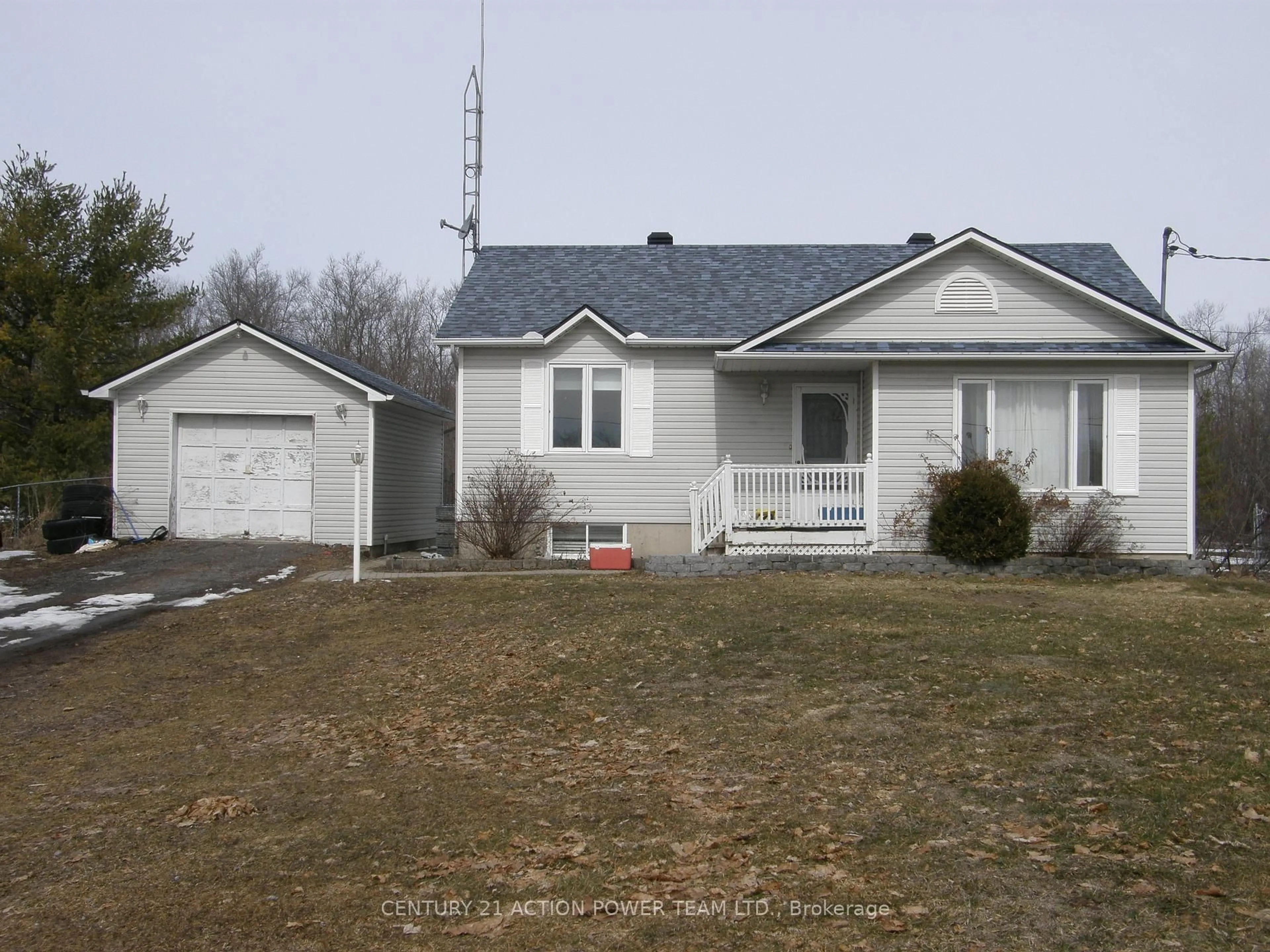 Home with vinyl exterior material, street for 14419 Concession 11-12 Rd, North Stormont Ontario K0A 1R0