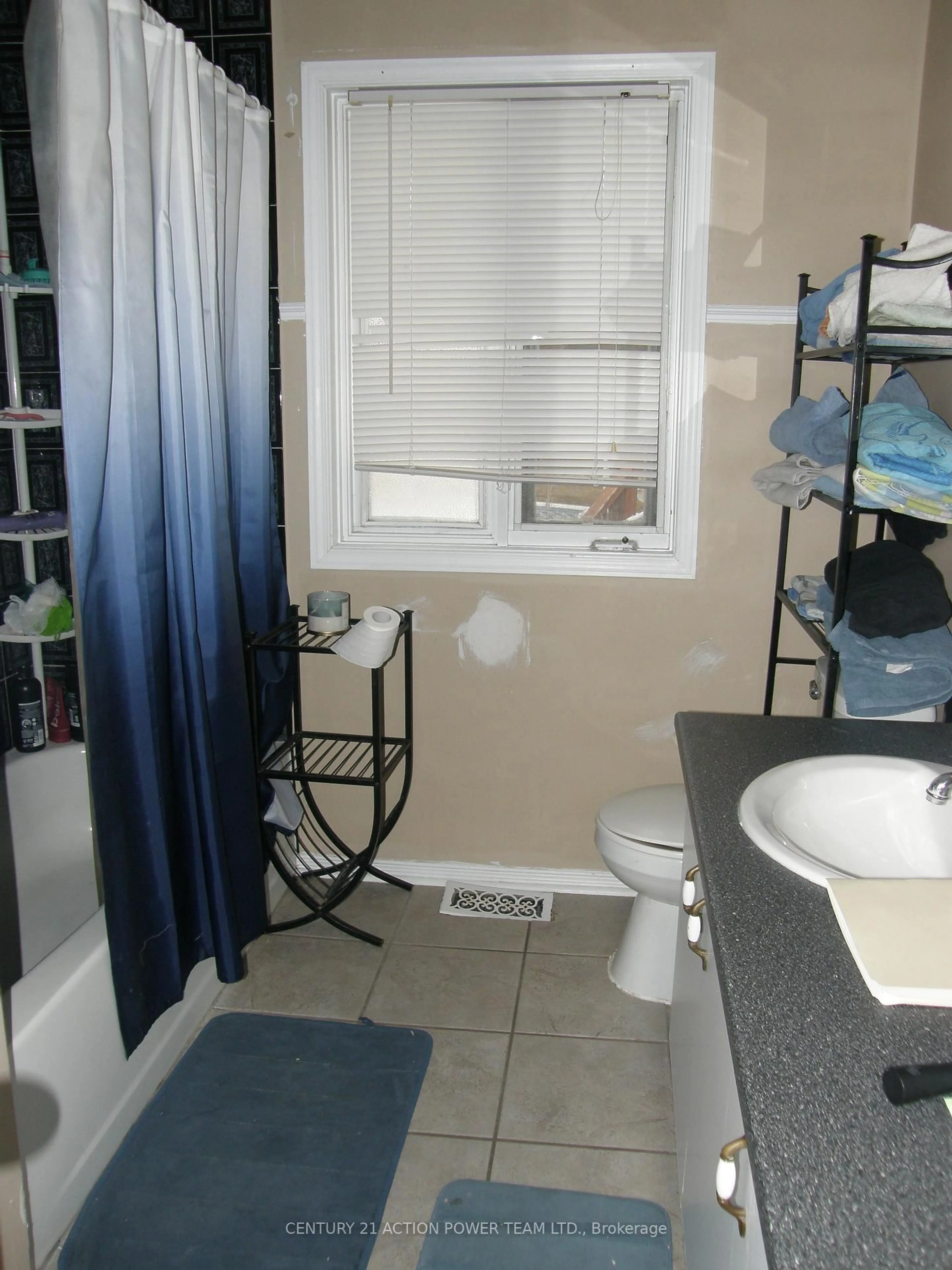 Standard bathroom, unknown for 14419 Concession 11-12 Rd, North Stormont Ontario K0A 1R0