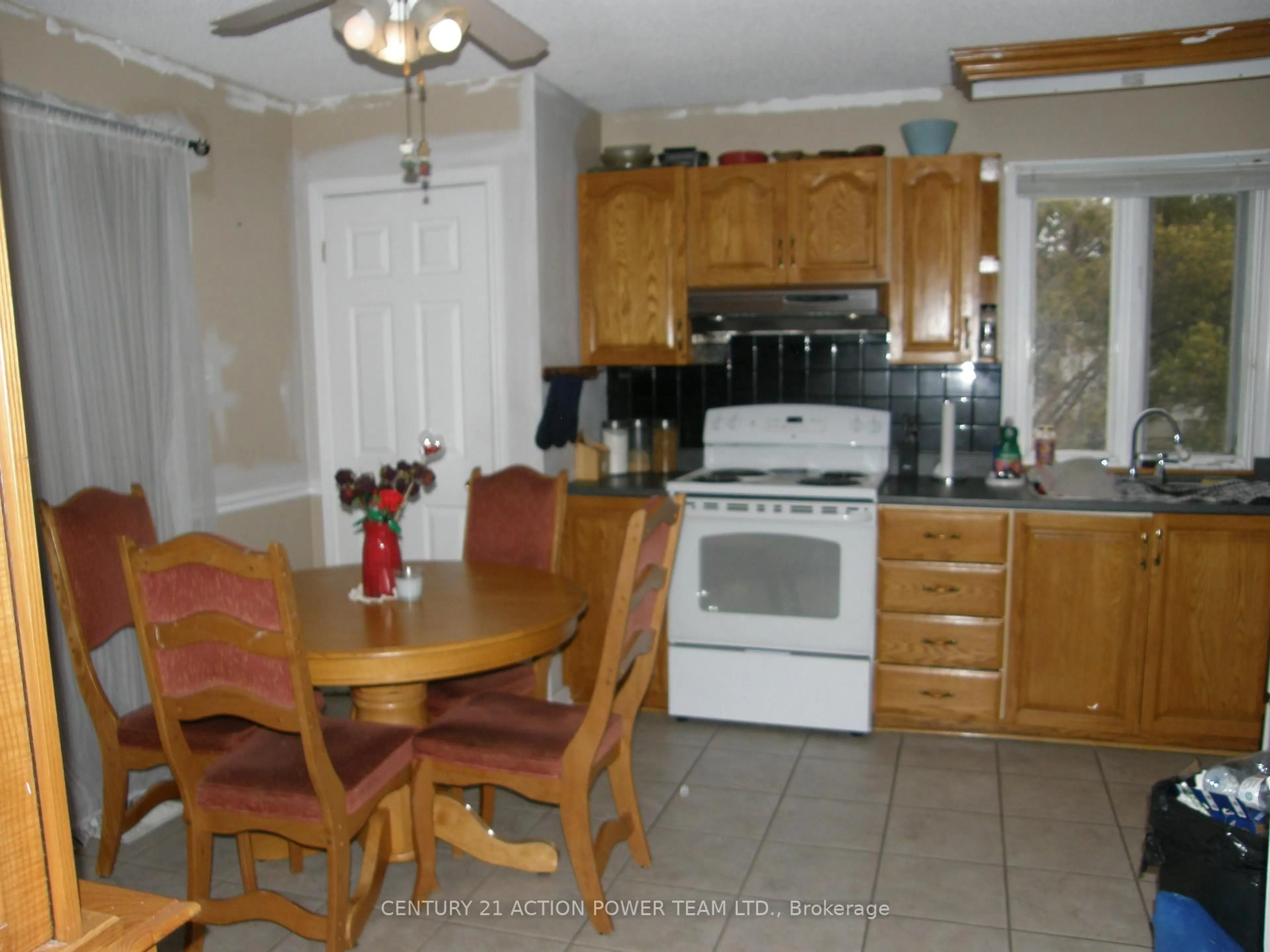 Standard kitchen, ceramic/tile floor for 14419 Concession 11-12 Rd, North Stormont Ontario K0A 1R0