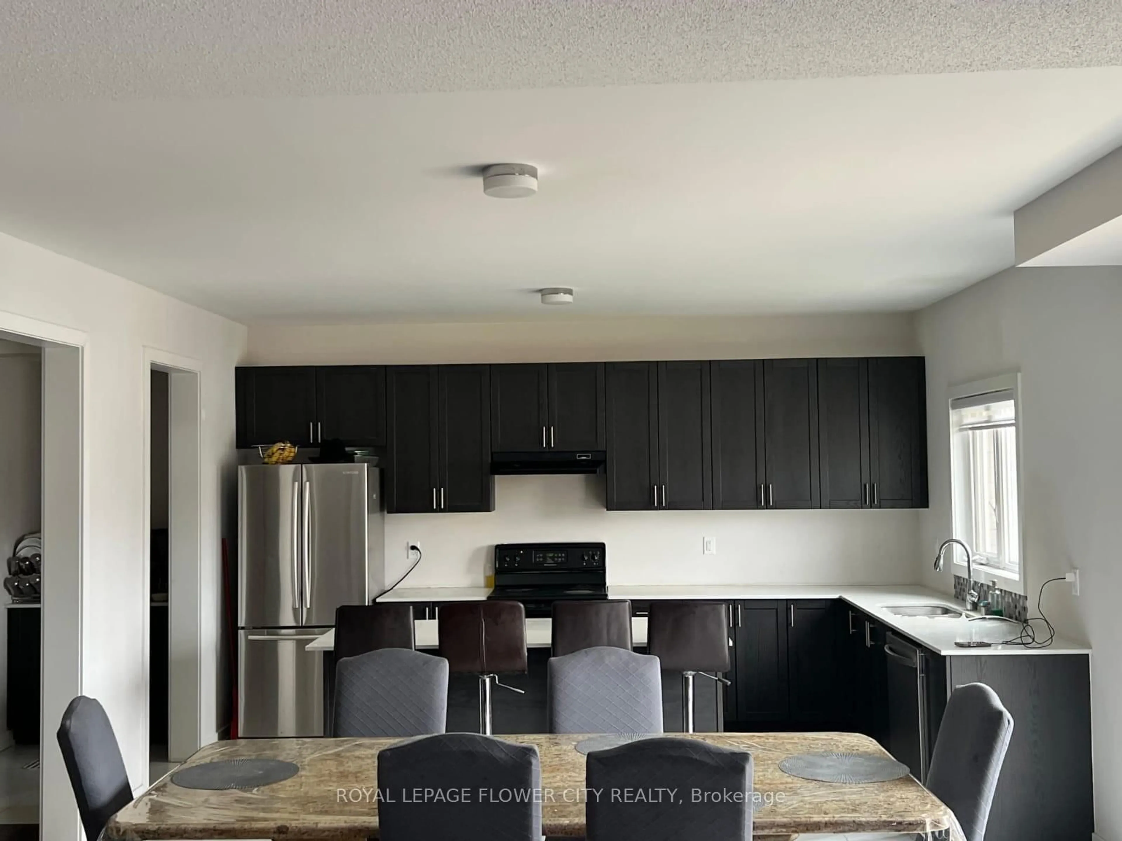 Open concept kitchen, wood/laminate floor for 31 Tulip Cres, Norfolk Ontario N3Y 0G9