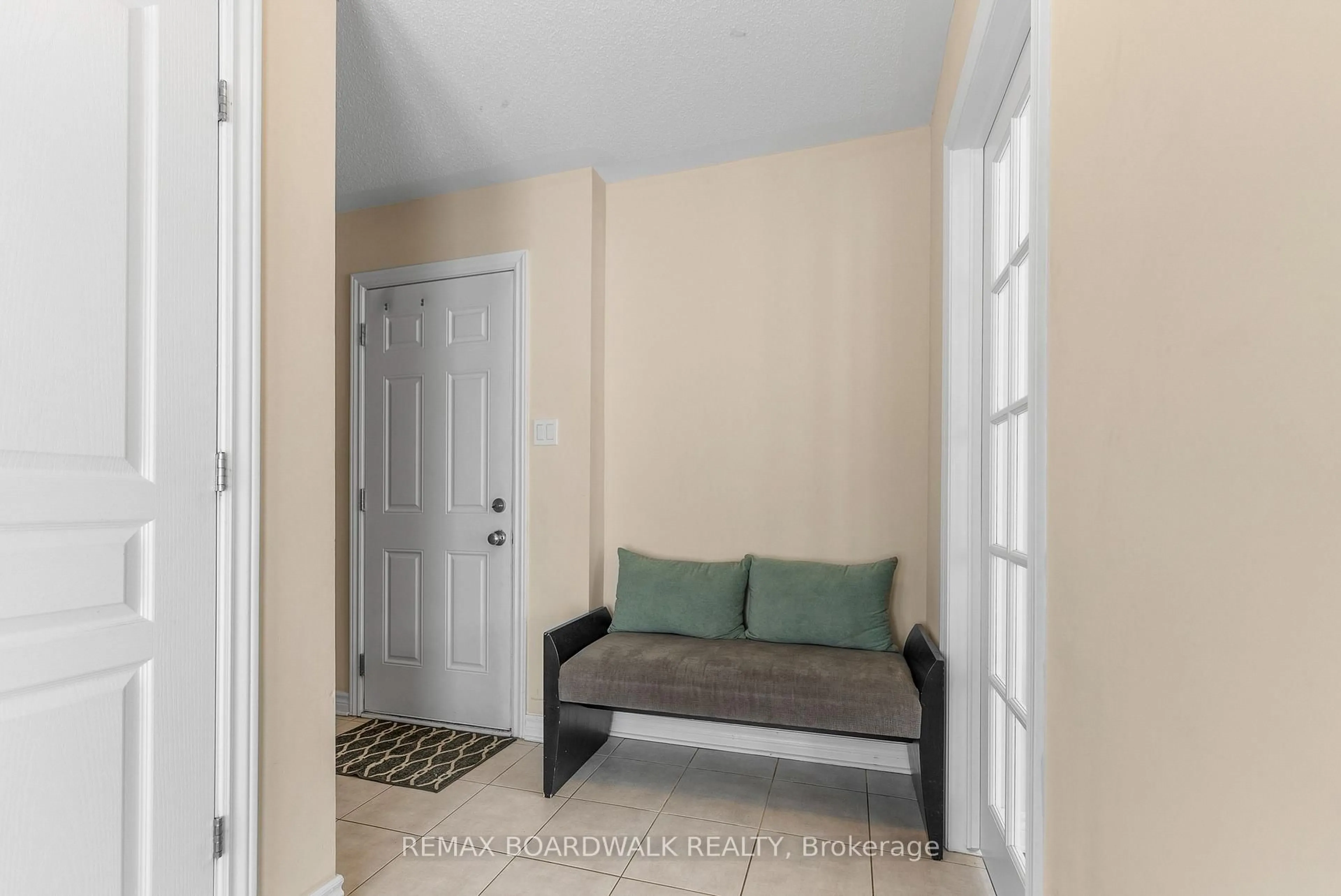 Indoor entryway for 135 Wild Senna Way, Ottawa Ontario K2J 5Z7