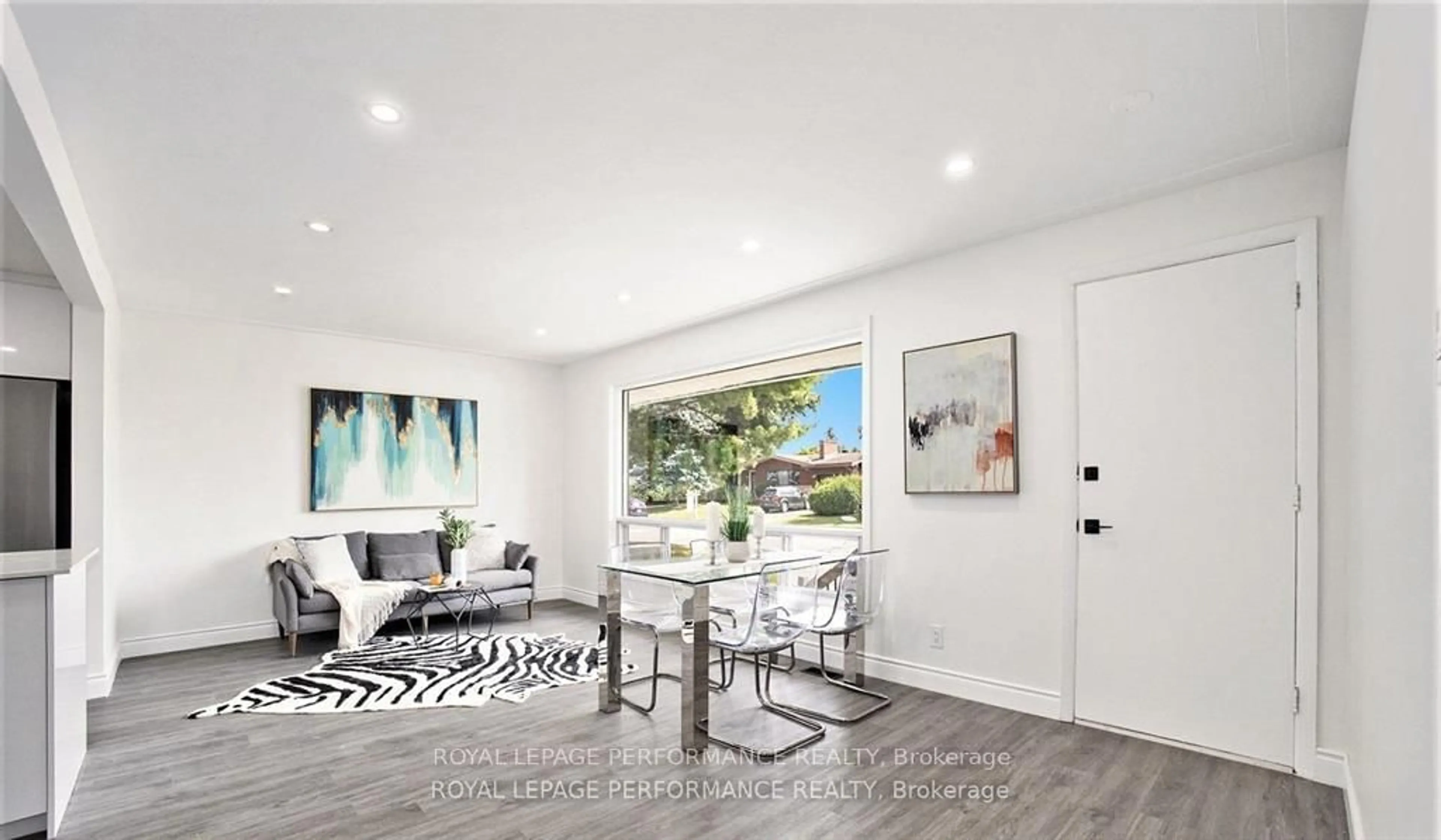 Living room with furniture, unknown for 33 Majestic Dr, Ottawa Ontario K2G 1C6