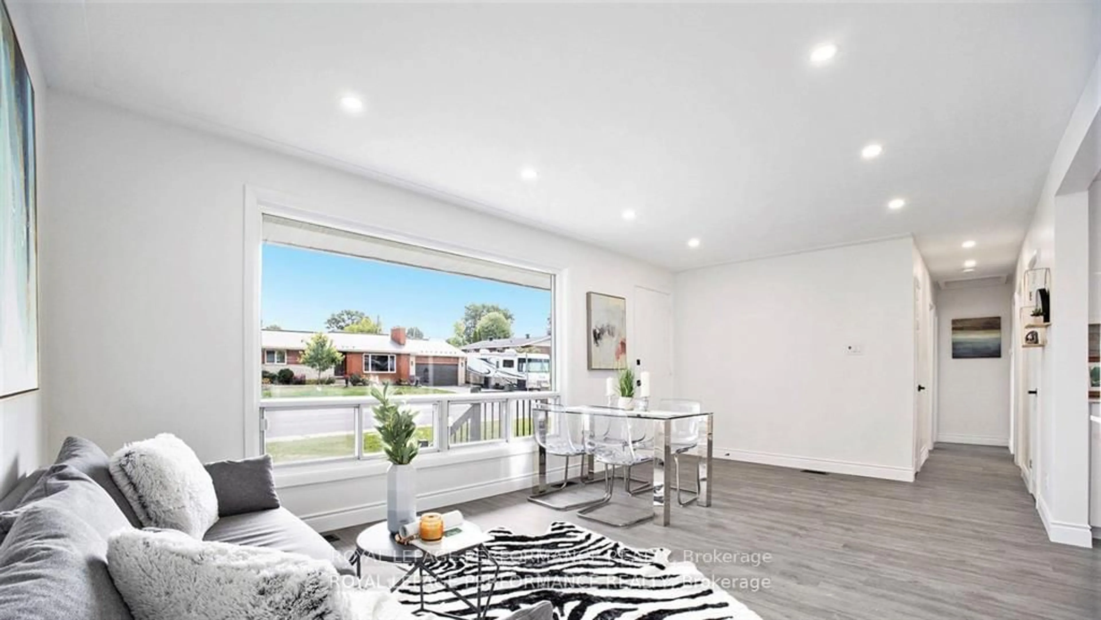 Living room with furniture, unknown for 33 Majestic Dr, Ottawa Ontario K2G 1C6