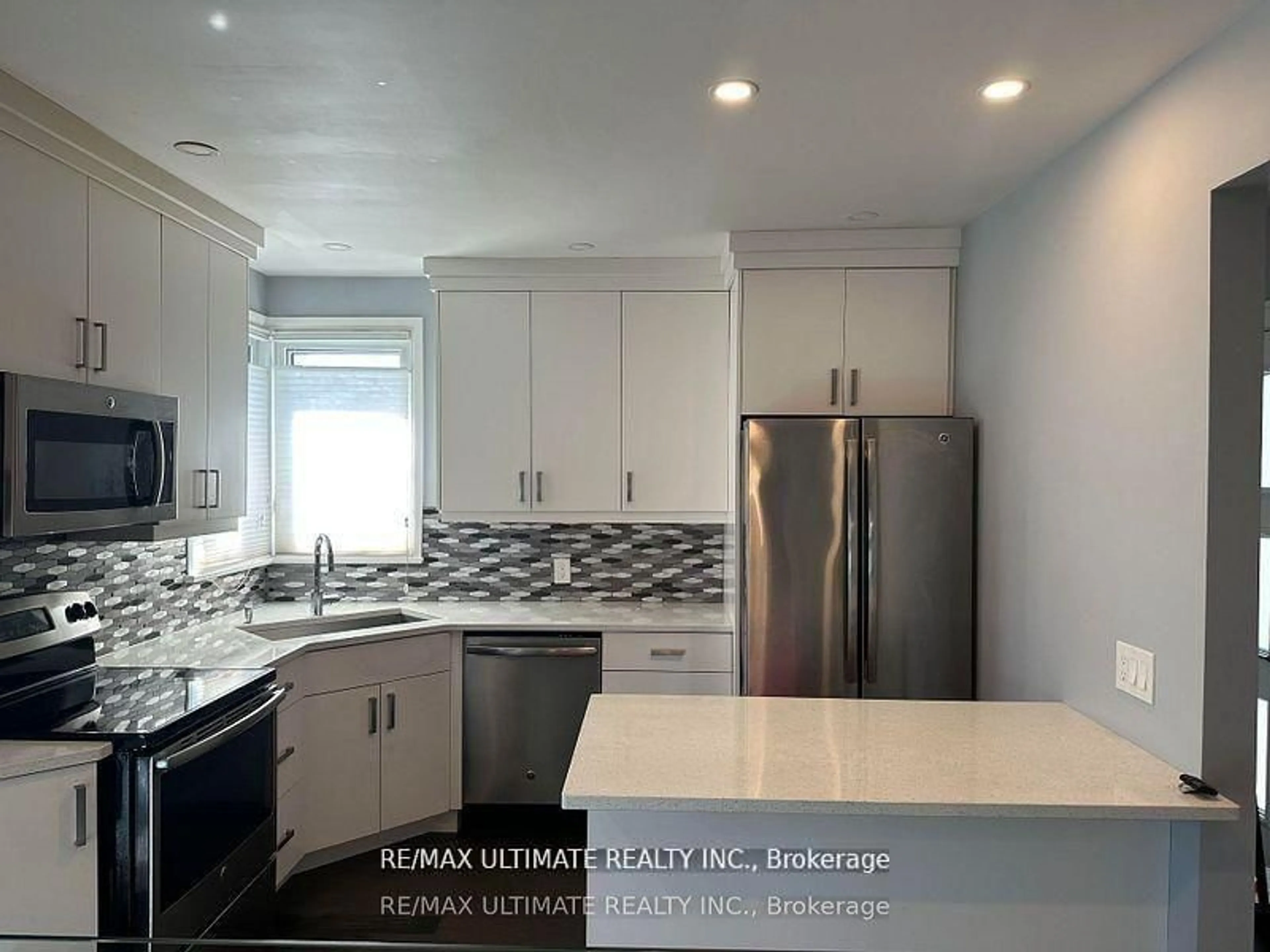 Unknown for 10 Columbia St, St. Catharines Ontario L2R 5H6