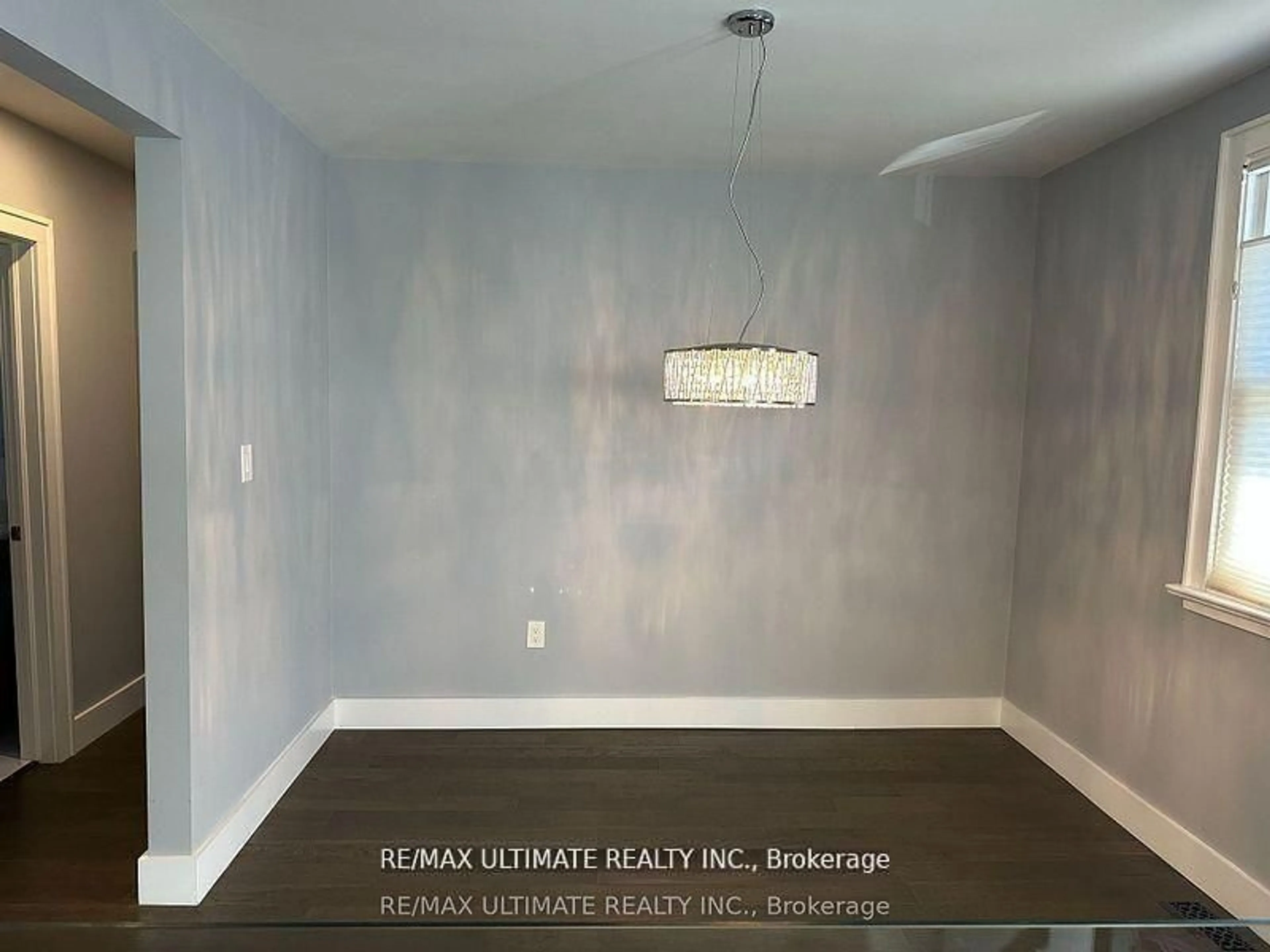 A pic of a room for 10 Columbia St, St. Catharines Ontario L2R 5H6