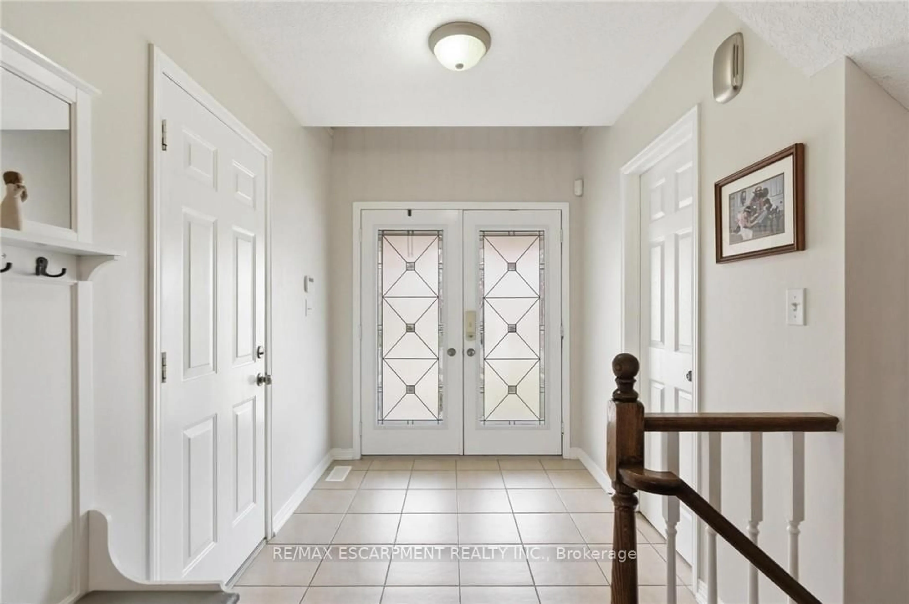 Indoor entryway for 139 BOCELLI Cres, Hamilton Ontario L0R 1P0