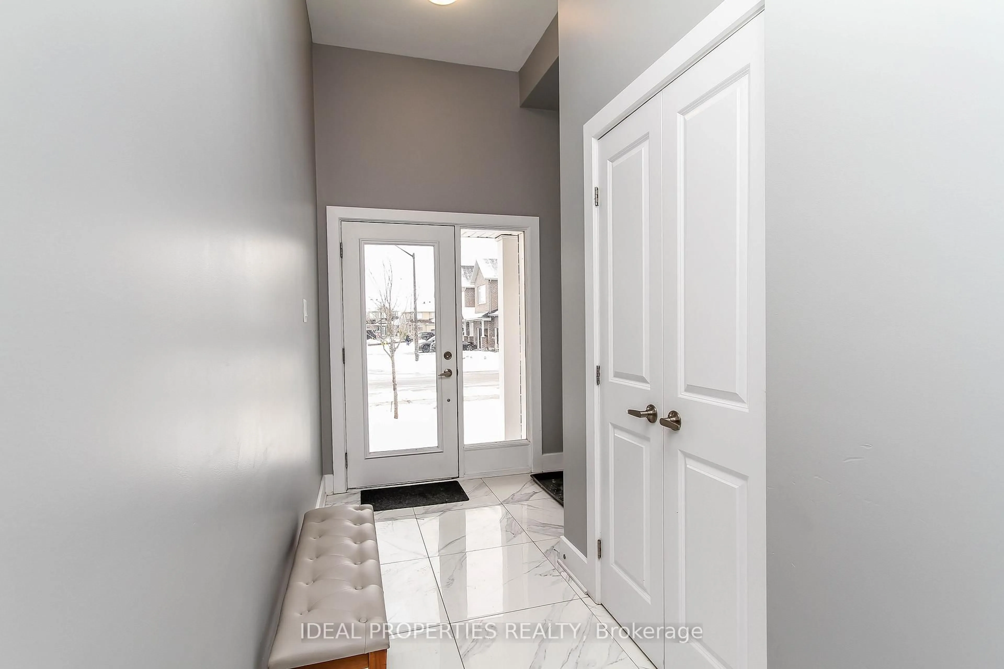 Indoor entryway for 75 Antonakos Dr, Carleton Place Ontario K7C 0L1