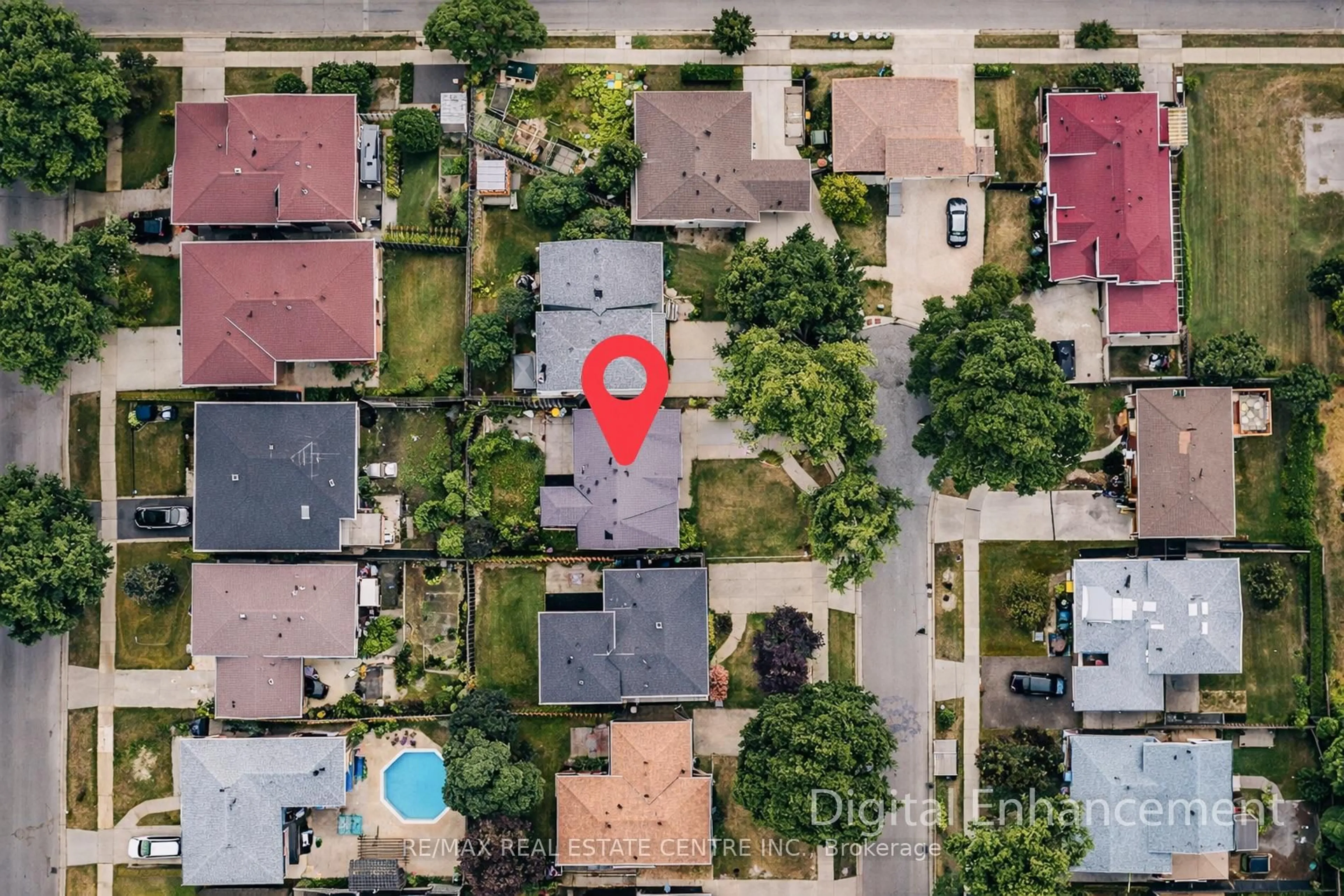 A pic from outside/outdoor area/front of a property/back of a property/a pic from drone, street for 2 Ashwood Crt, Hamilton Ontario L8E 3E1