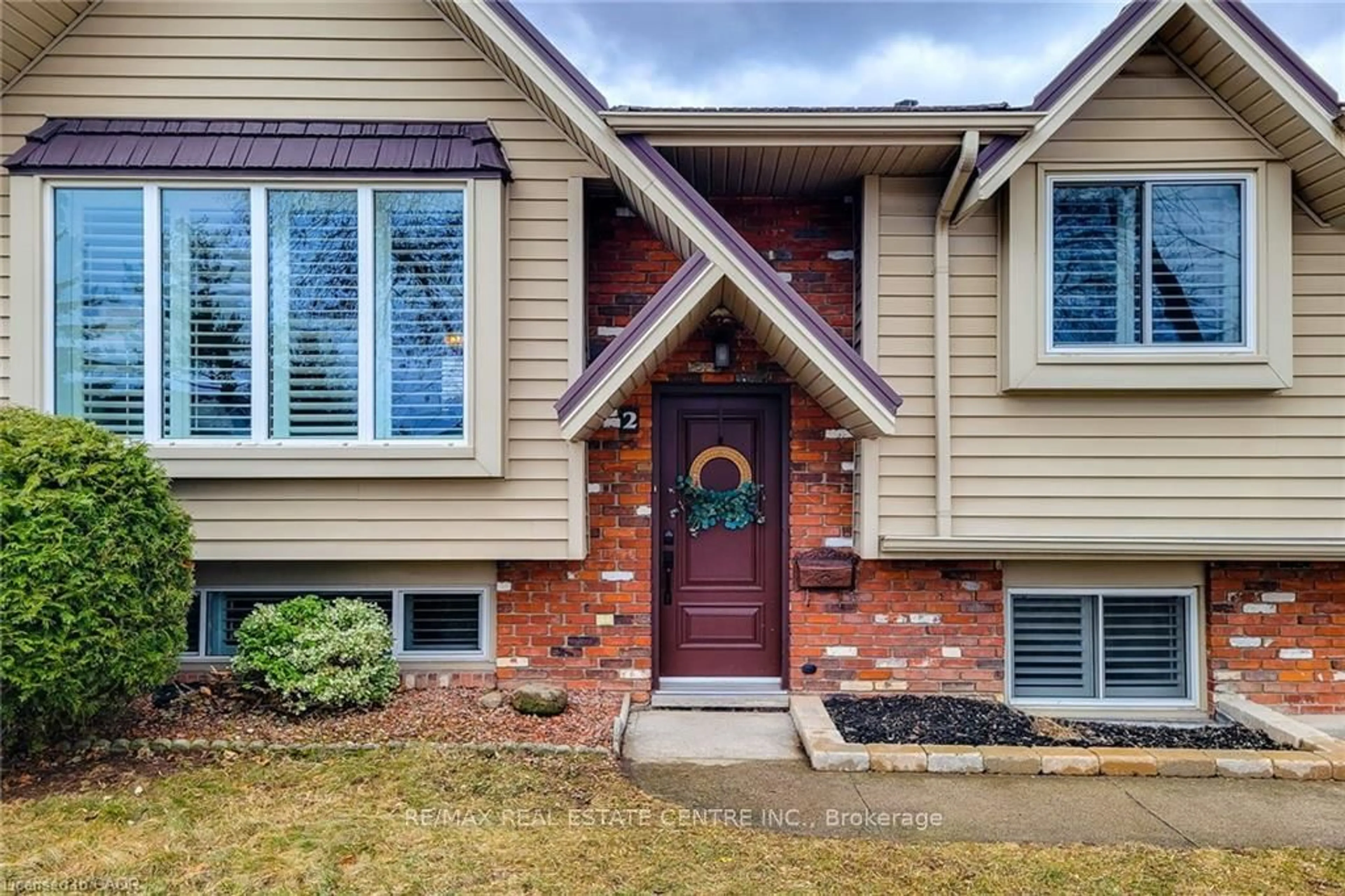 Home with brick exterior material, street for 2 Ashwood Crt, Hamilton Ontario L8E 3E1