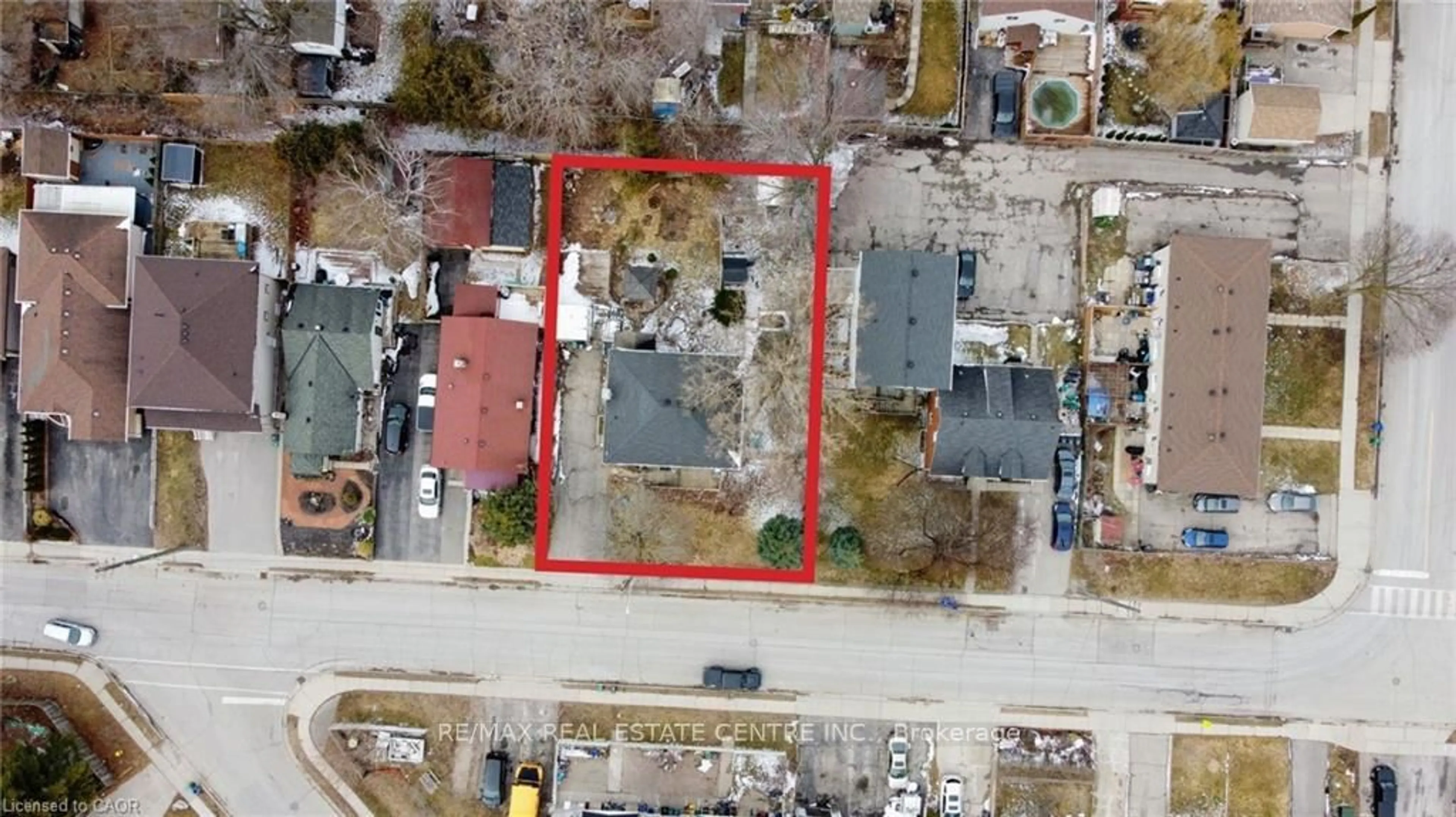 A pic from outside/outdoor area/front of a property/back of a property/a pic from drone, street for 65 Brooklyne Rd, Cambridge Ontario N1R 1C6