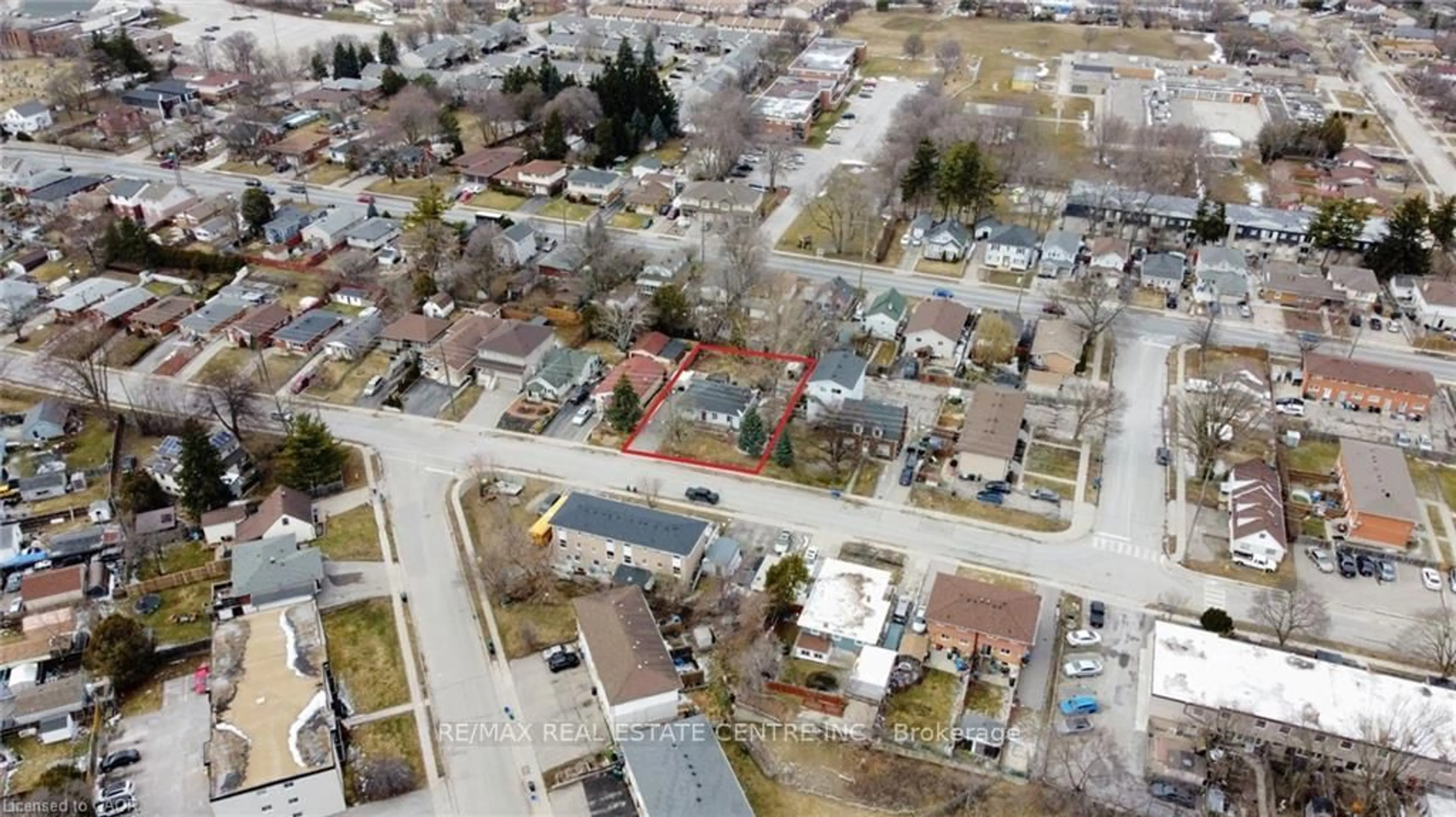 A pic from outside/outdoor area/front of a property/back of a property/a pic from drone, street for 65 Brooklyne Rd, Cambridge Ontario N1R 1C6