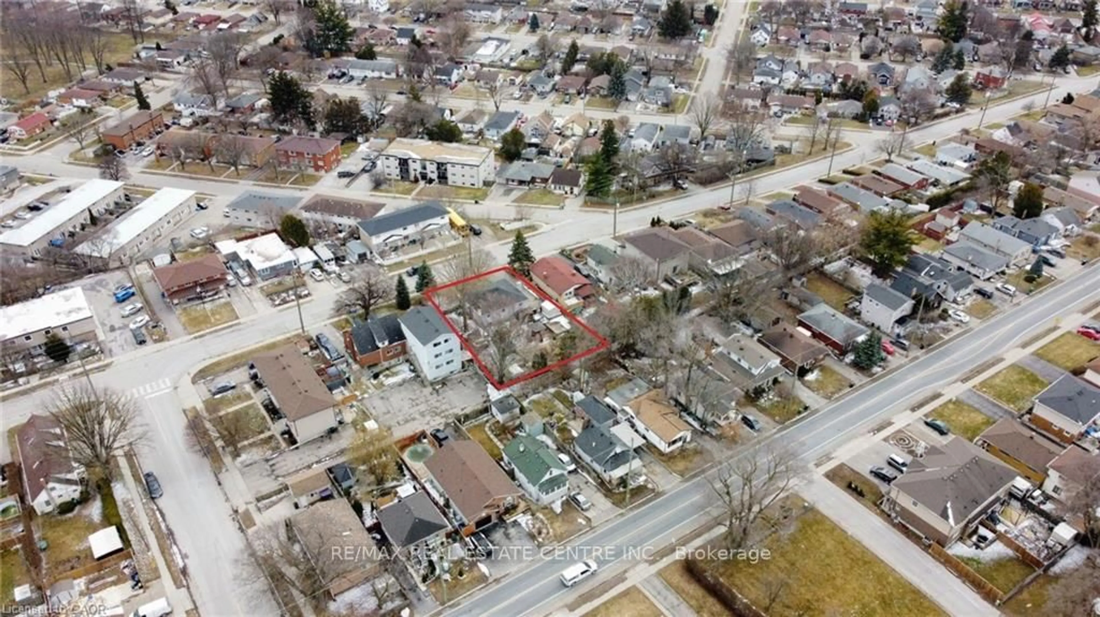 A pic from outside/outdoor area/front of a property/back of a property/a pic from drone, street for 65 Brooklyne Rd, Cambridge Ontario N1R 1C6