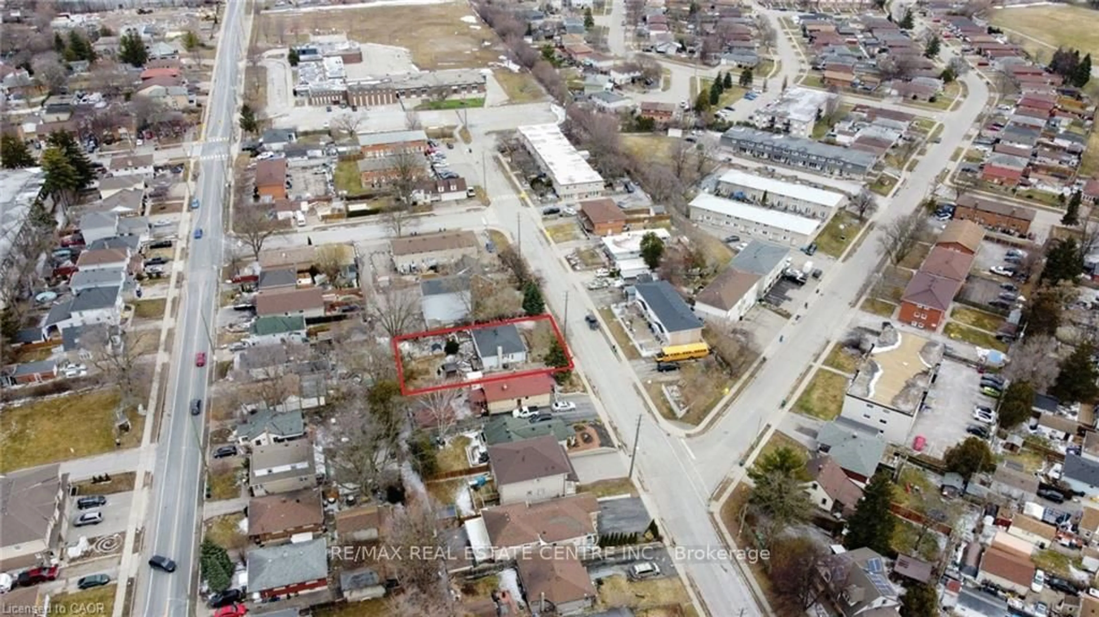 A pic from outside/outdoor area/front of a property/back of a property/a pic from drone, street for 65 Brooklyne Rd, Cambridge Ontario N1R 1C6