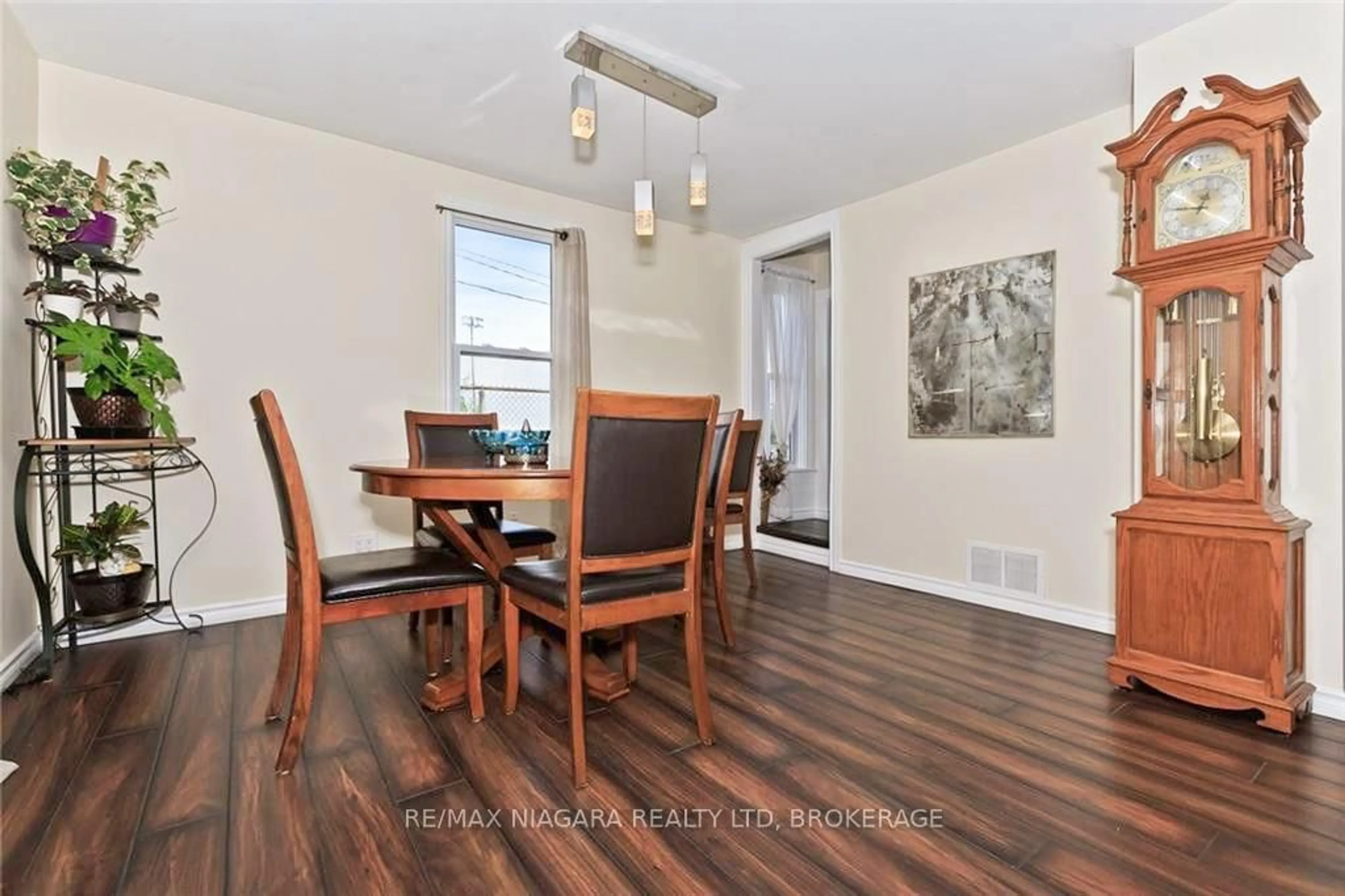 Dining room, wood/laminate floor for 144 Burgar St, Welland Ontario L3B 2S8