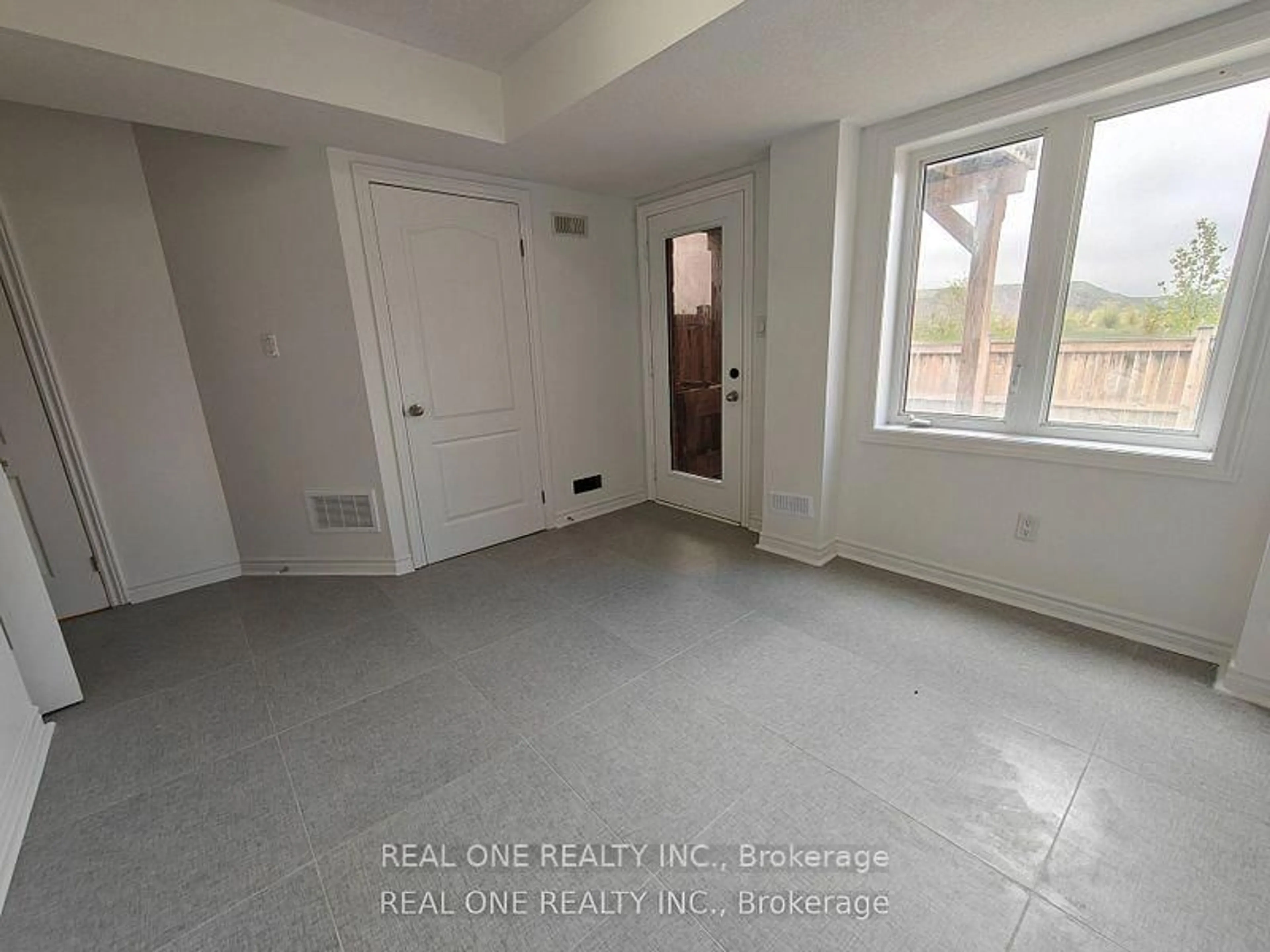 A pic of a room for 51 Mayland Tr, Hamilton Ontario L8J 0G4