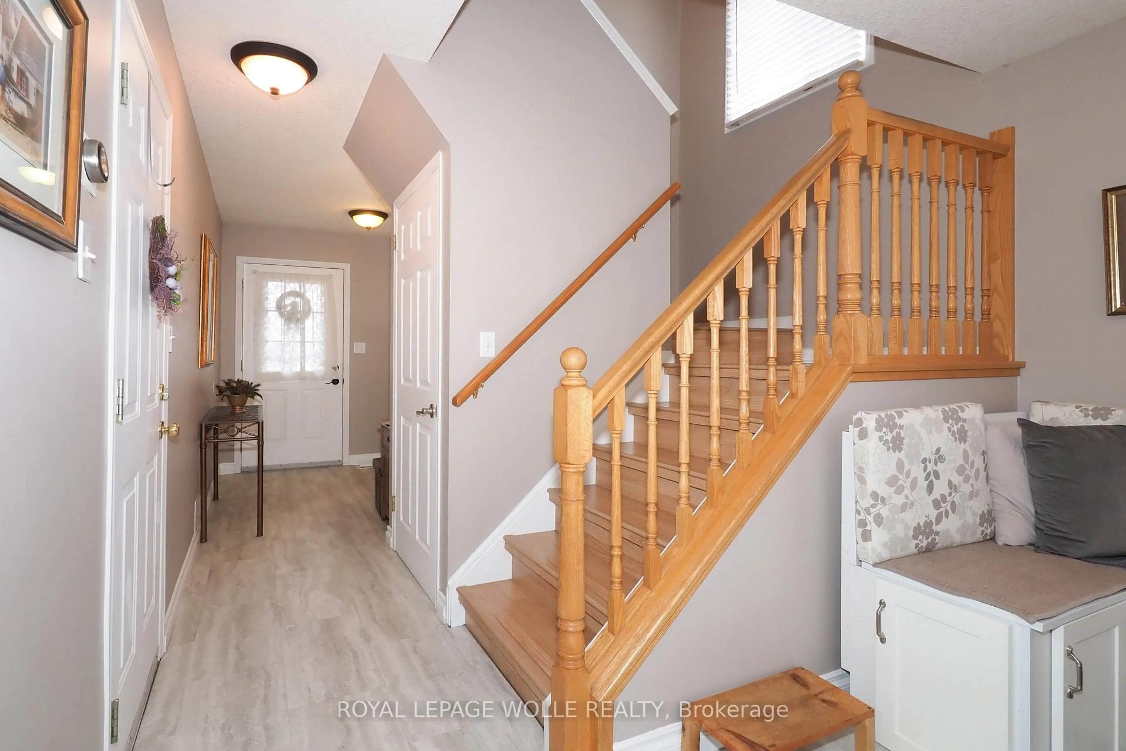 Indoor entryway for 224 Inverhuron Cres #A, Waterloo Ontario N2V 2H7
