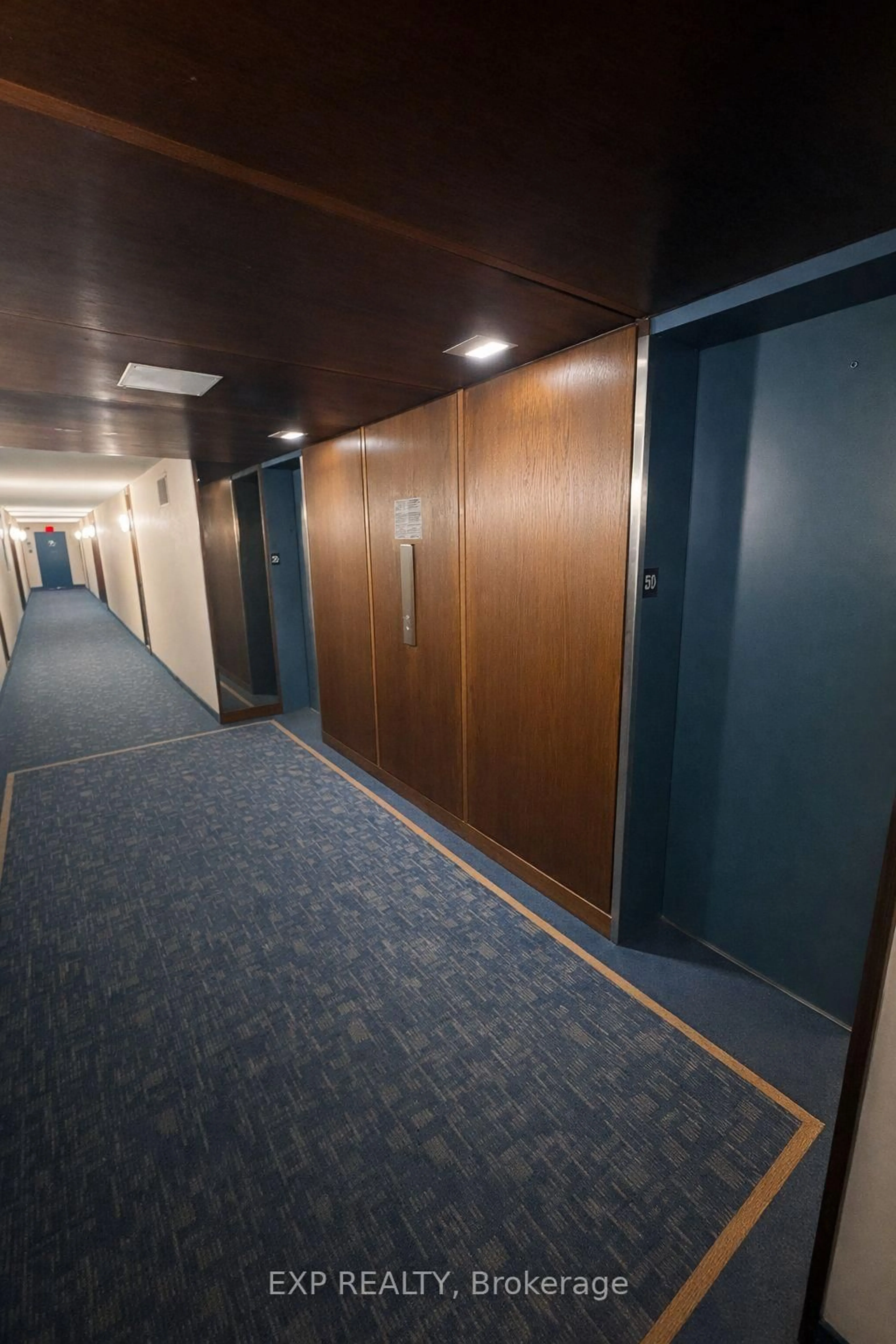 Indoor foyer for 3360 Southgate Rd #2003, Ottawa Ontario K1V 9A6