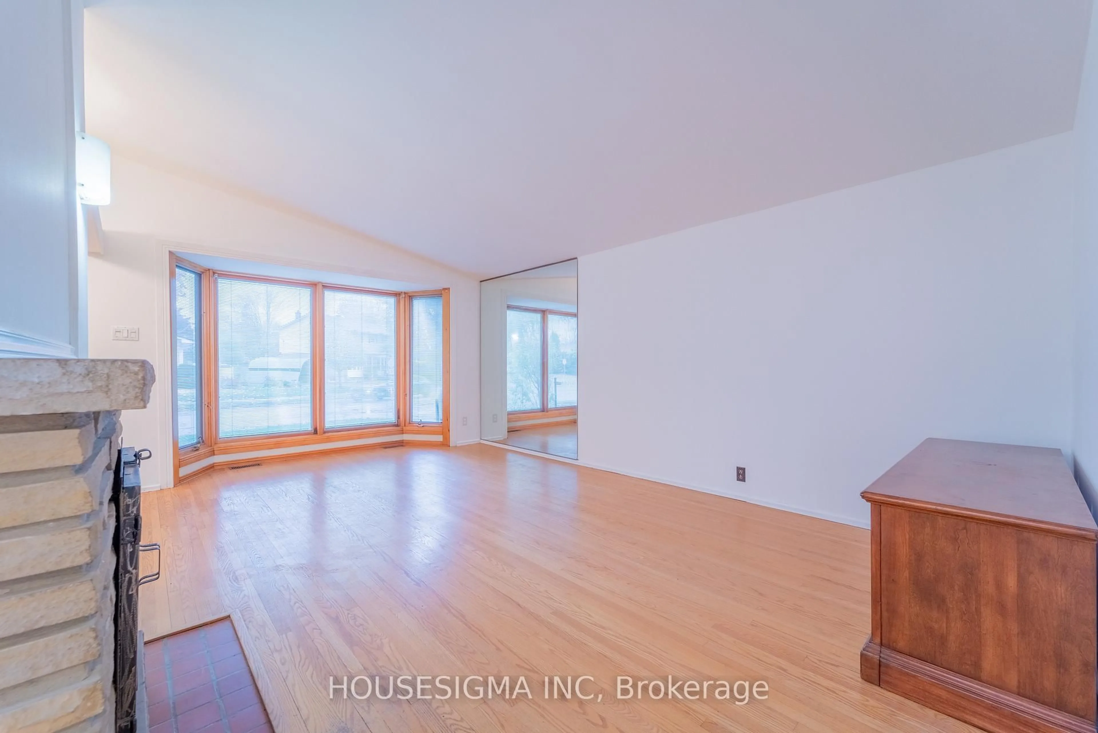 A pic of a room for 2335 Harding Rd, Ottawa Ontario K1G 3B7