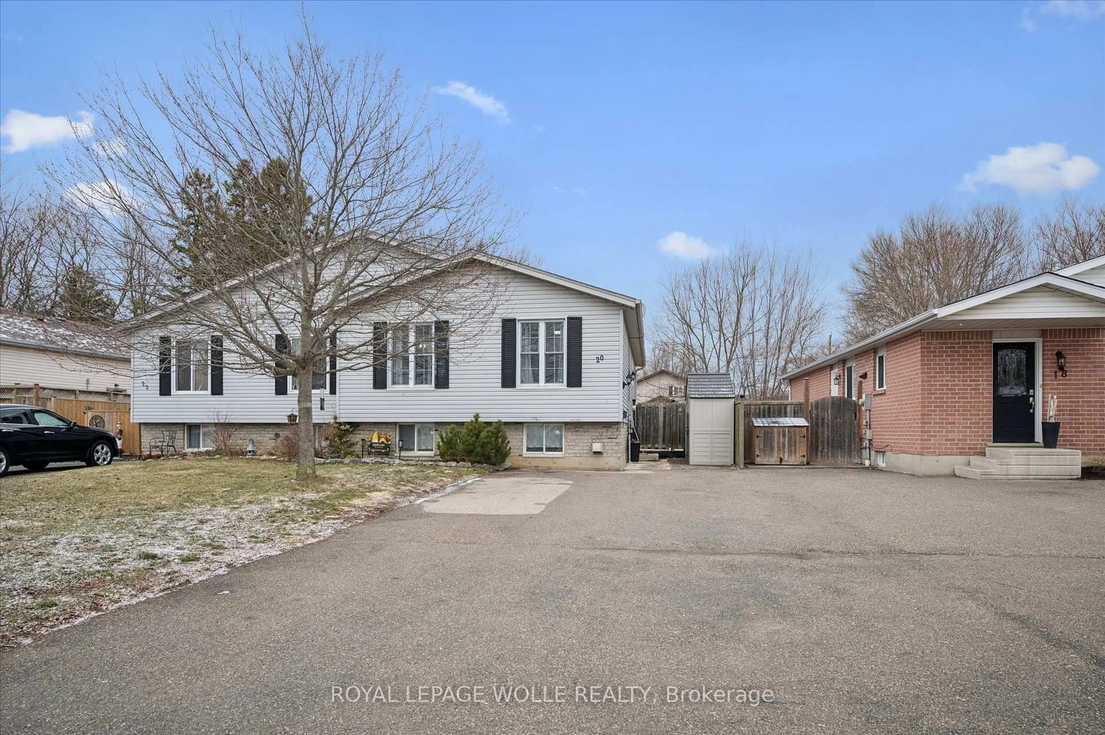A pic from outside/outdoor area/front of a property/back of a property/a pic from drone, street for 20 Ivy Cres, Brant Ontario N3L 4A9