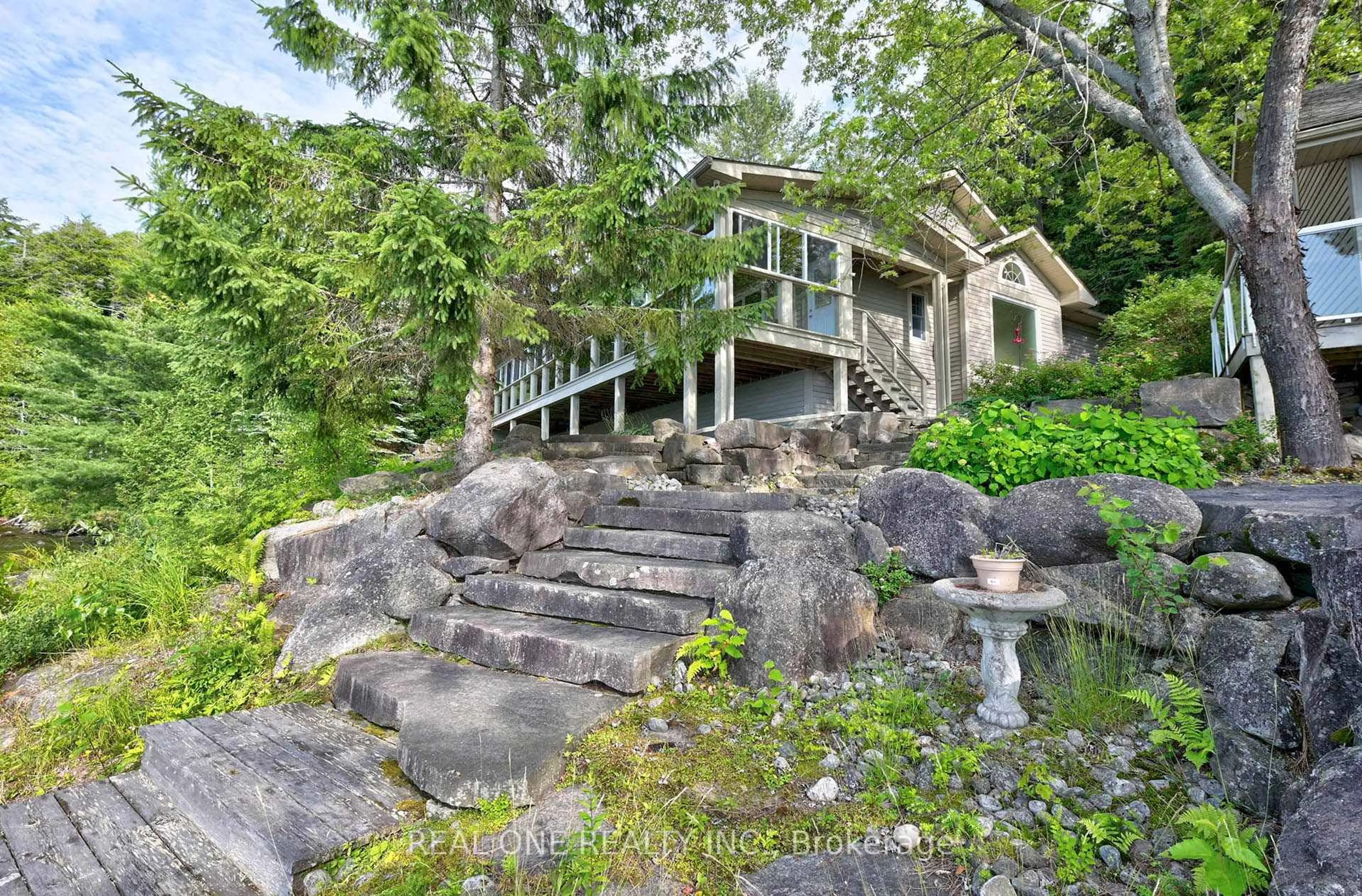Stairs for 3013 MUSKOKA ROAD 117, Lake of Bays Ontario P0B 1A0