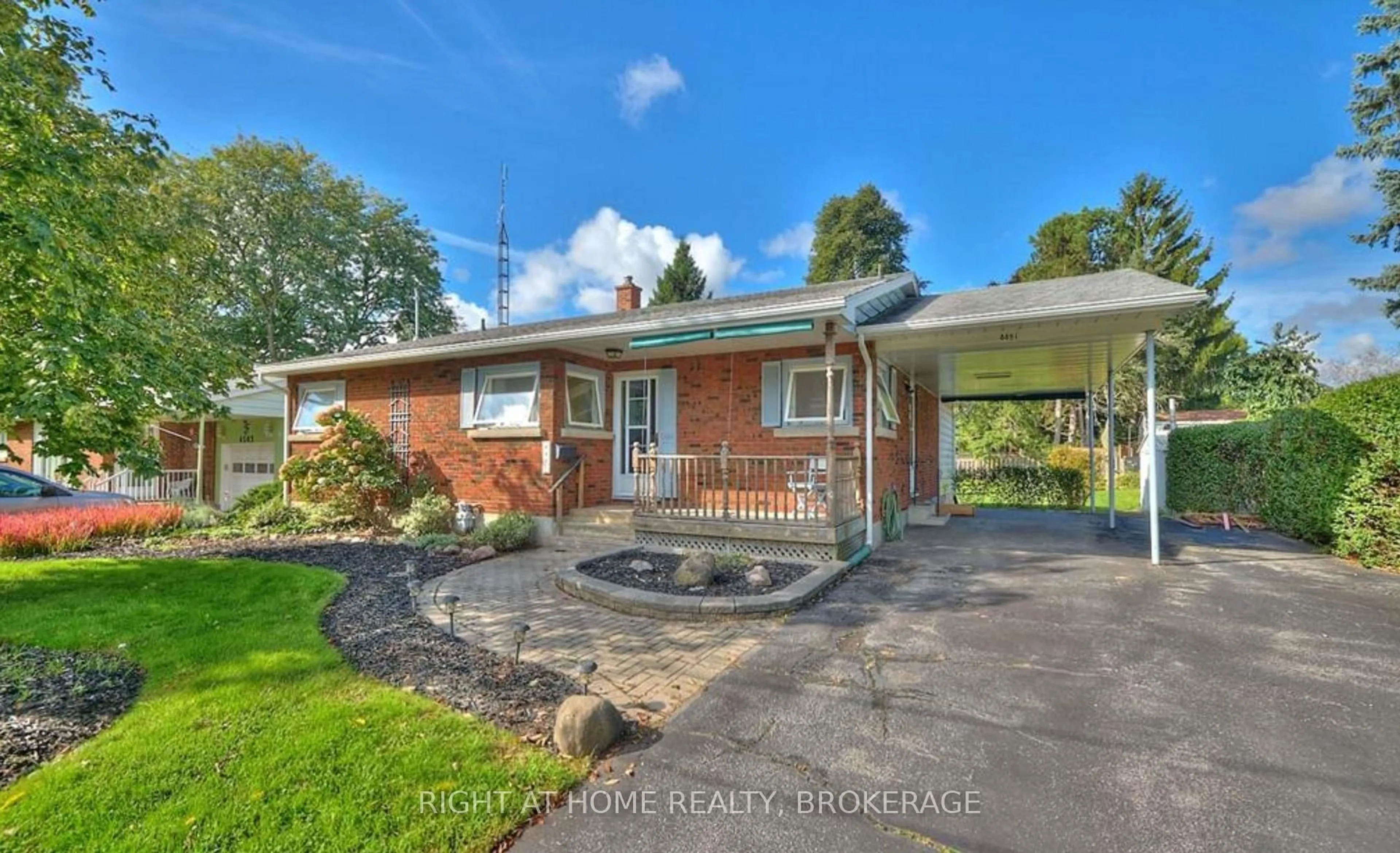 A pic from outside/outdoor area/front of a property/back of a property/a pic from drone, street for 4491 Elmwood Ave, Niagara Falls Ontario L2E 6H1