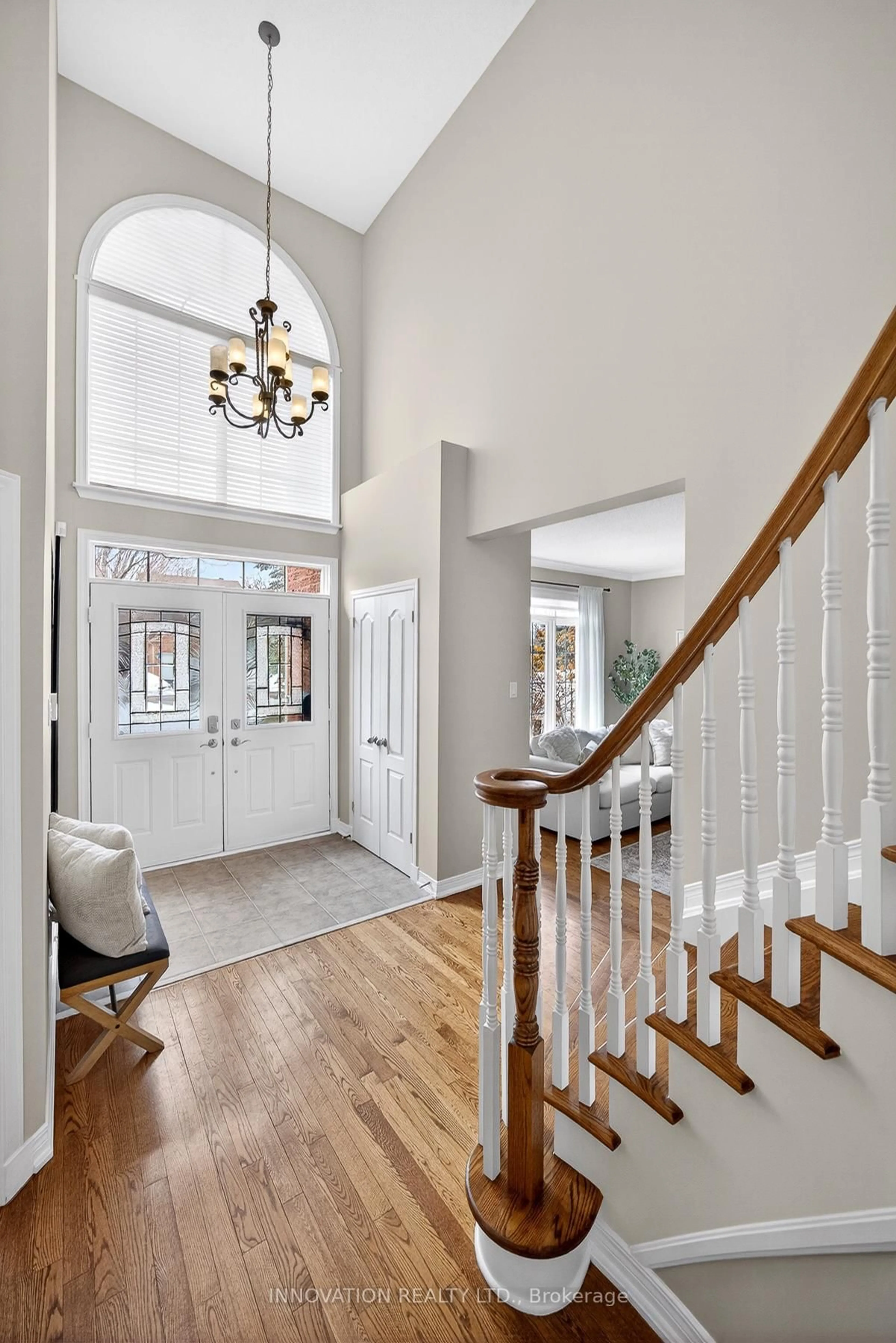 Indoor entryway for 16 Charlesworth Crt, Ottawa Ontario K2K 3L5
