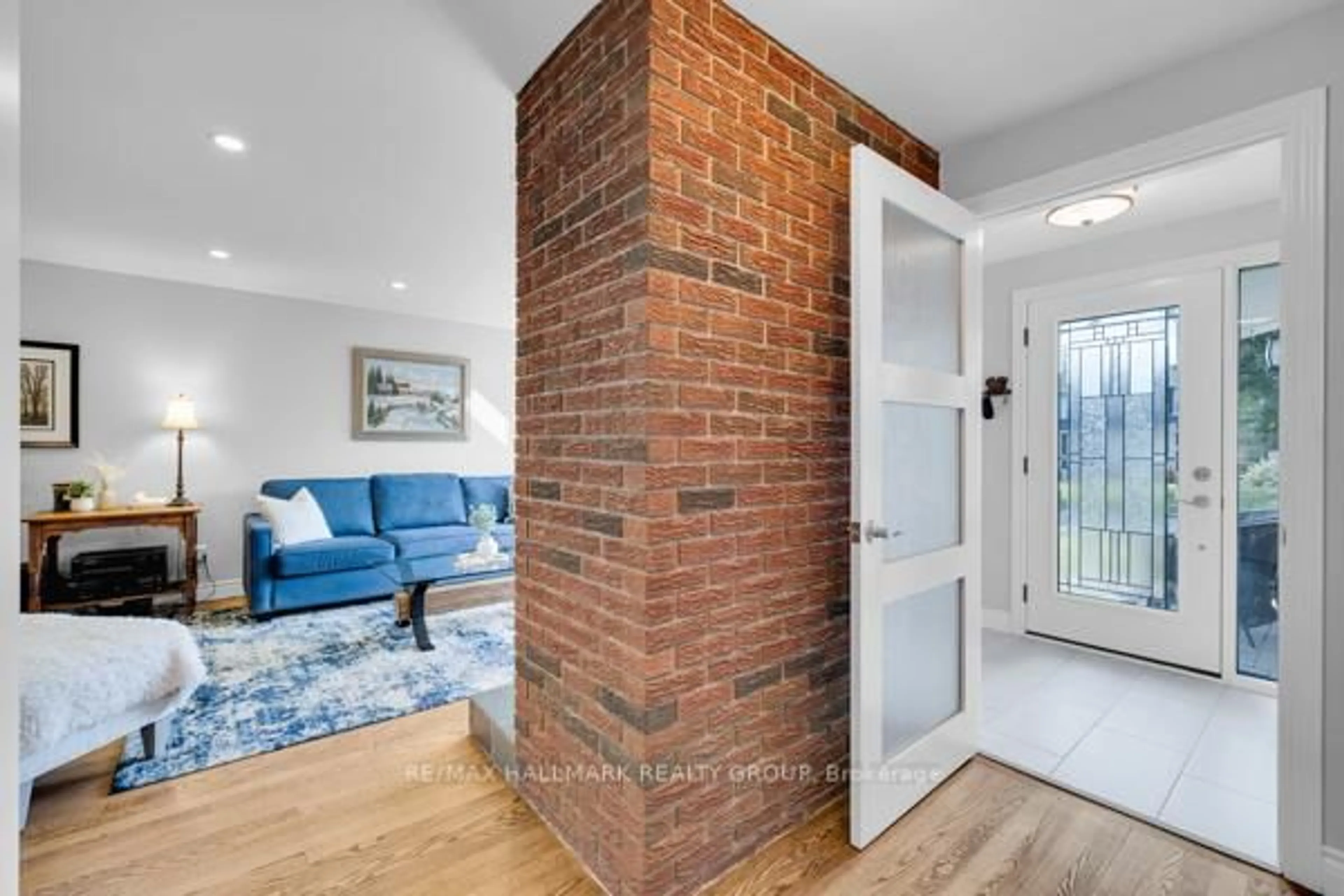 Indoor entryway for 118 Queensline Dr, Ottawa Ontario K2H 7J5