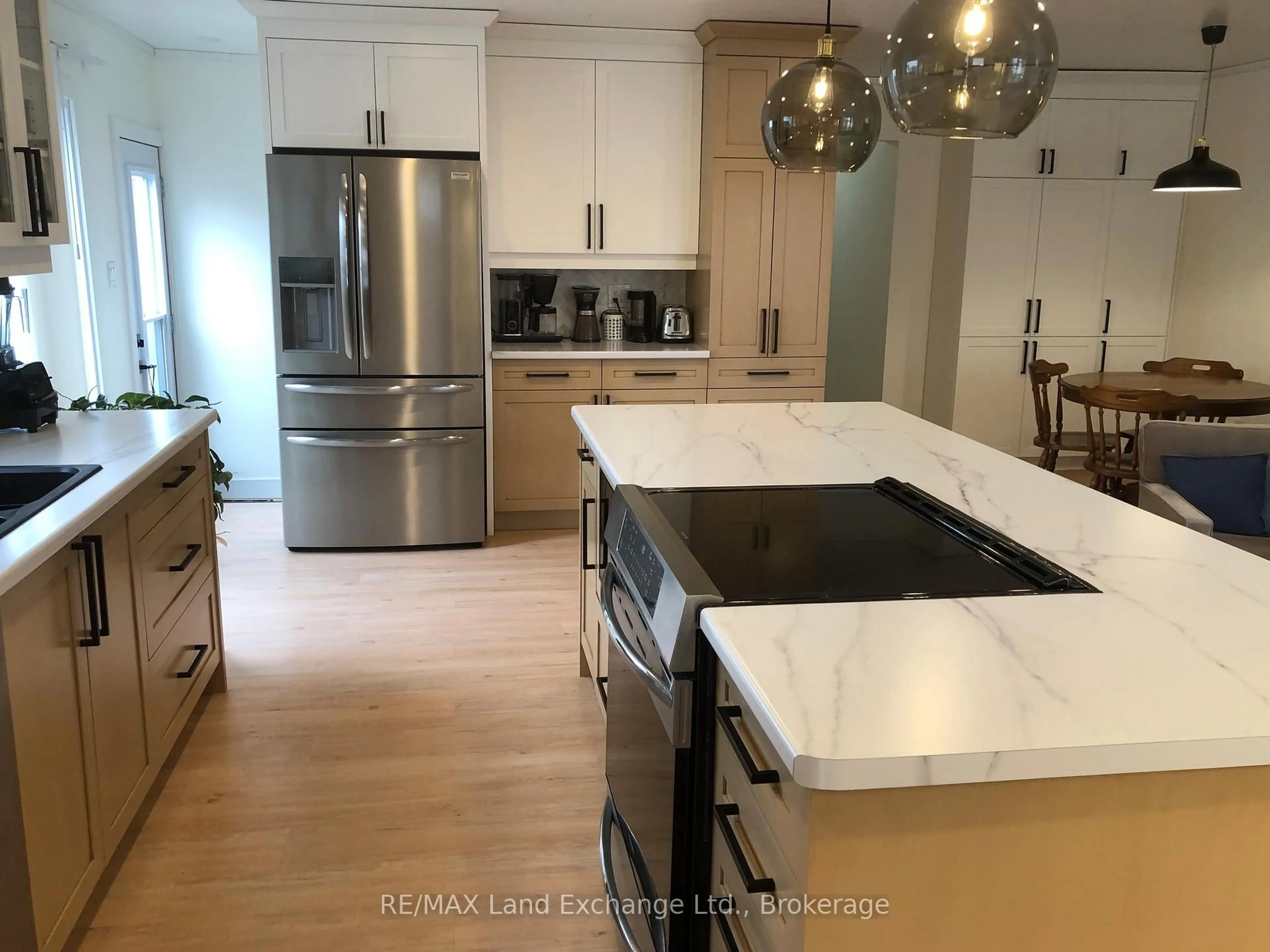 Open concept kitchen, ceramic/tile floor for 682 Kennard Cres, Kincardine Ontario N2Z 1T3