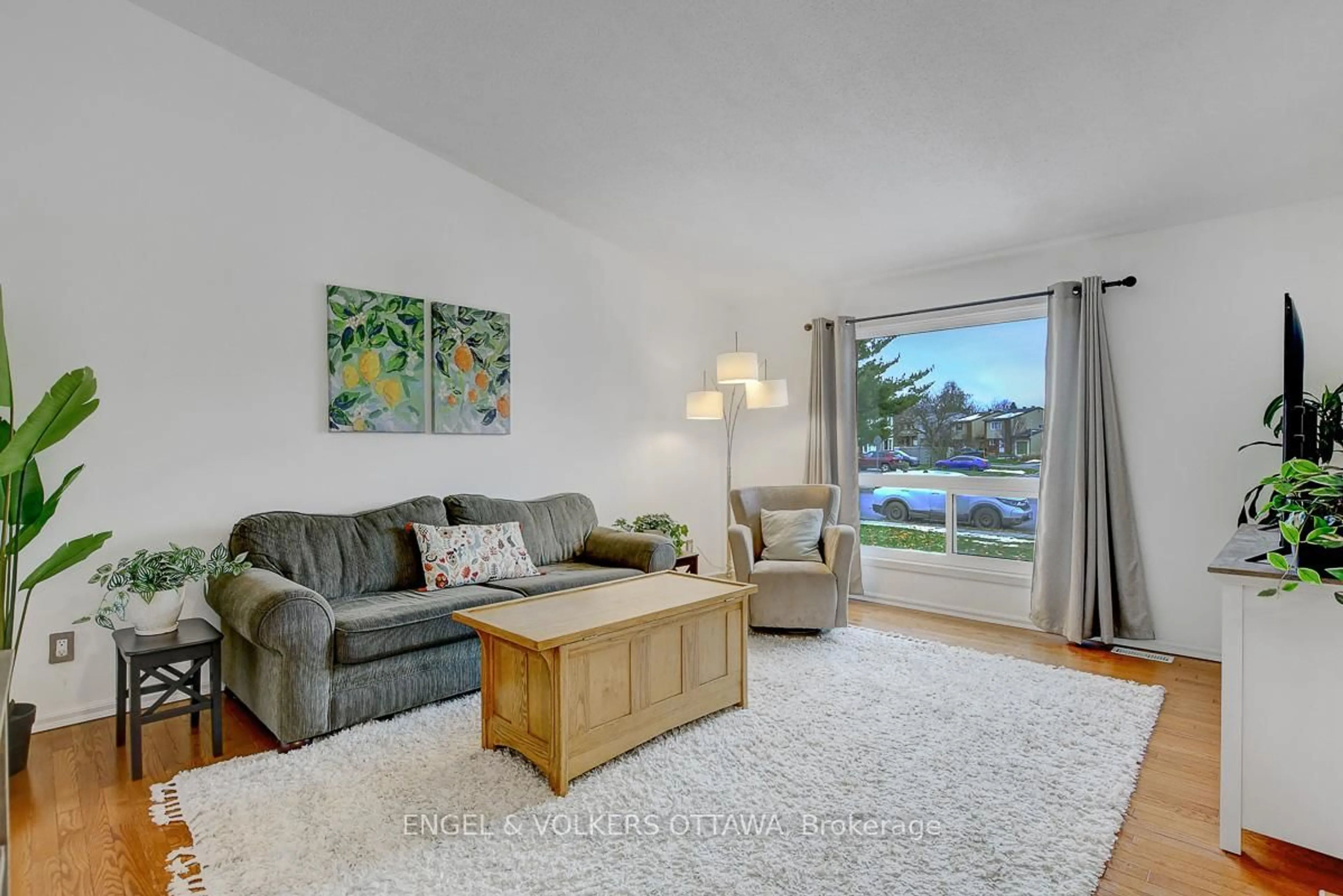 Living room with furniture, unknown for 206 Sherway Dr, Nepean Ontario K2J 2G6