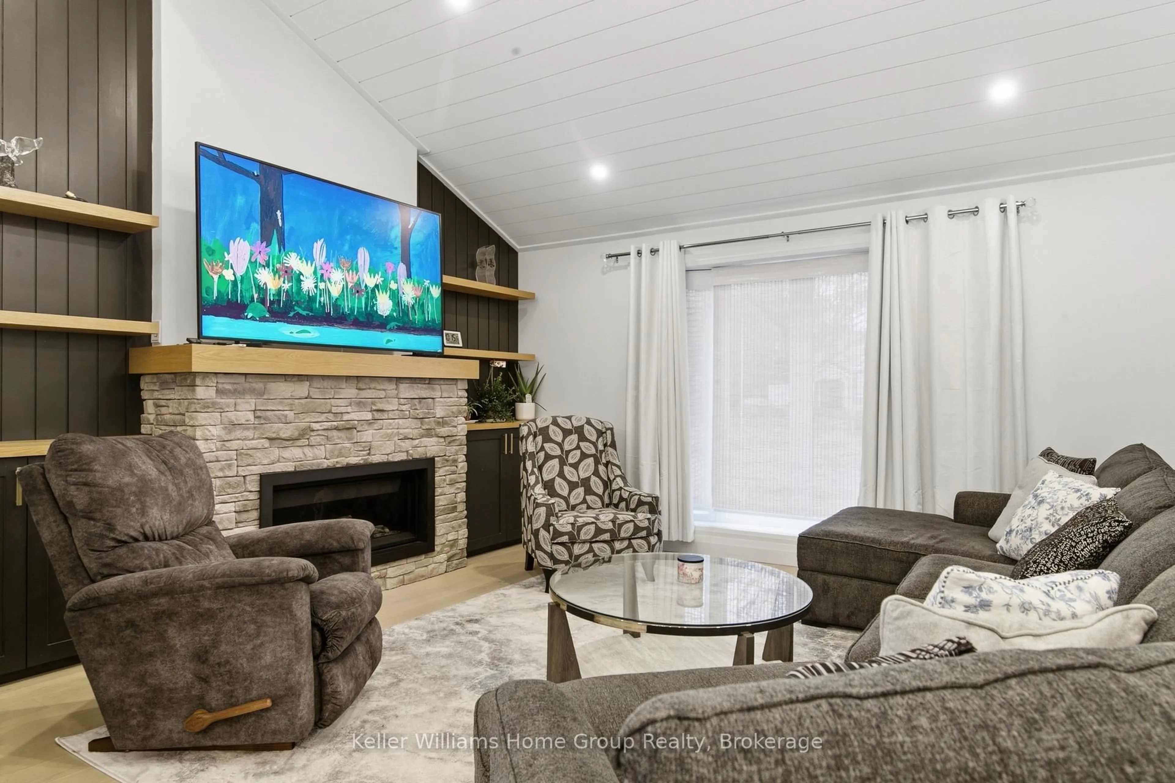 Living room with furniture, unknown for 989 Northfield Dr, Woolwich Ontario N0B 1N0