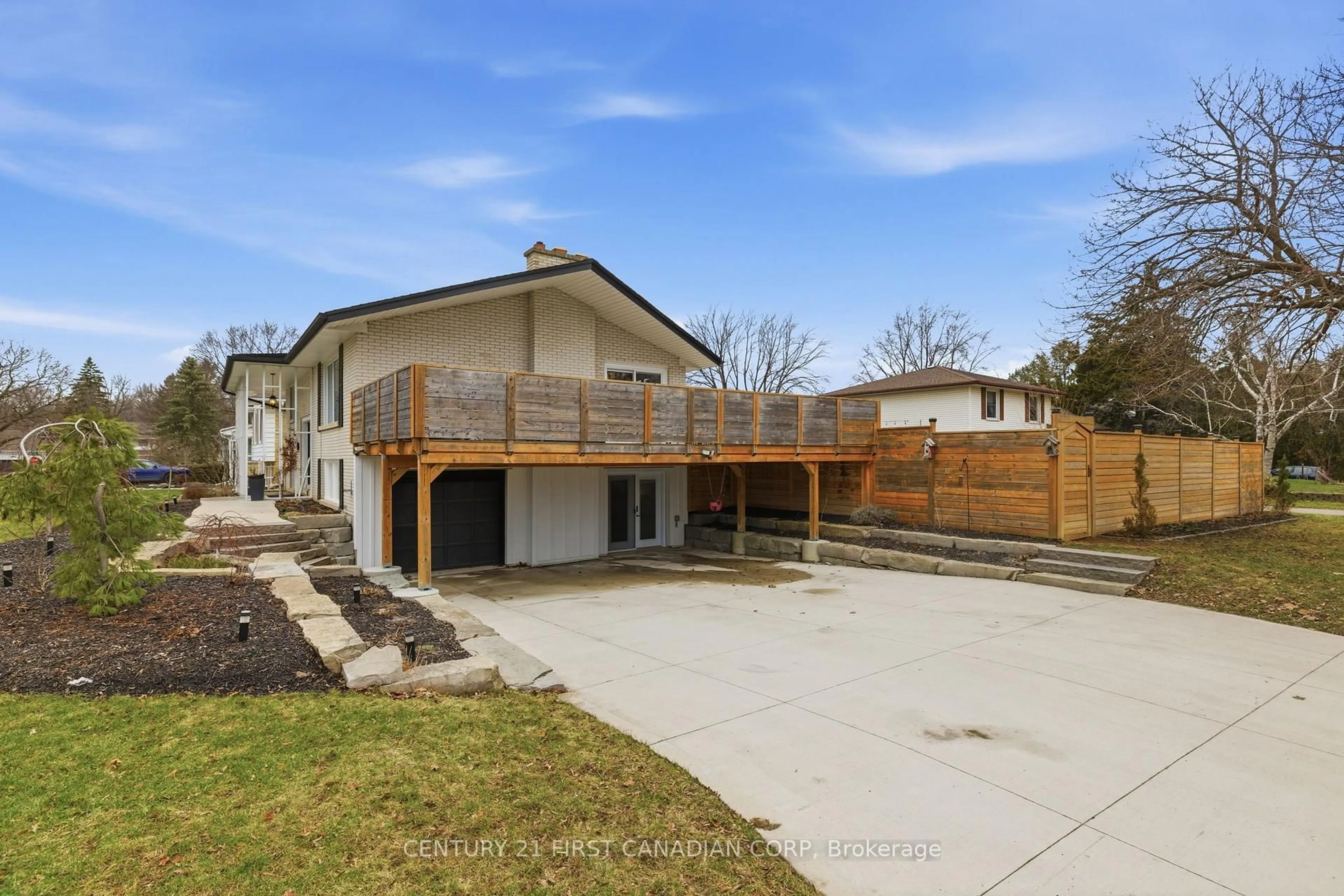 A pic from outside/outdoor area/front of a property/back of a property/a pic from drone, street for 496 Chiddington Ave, London South Ontario N6C 2W2