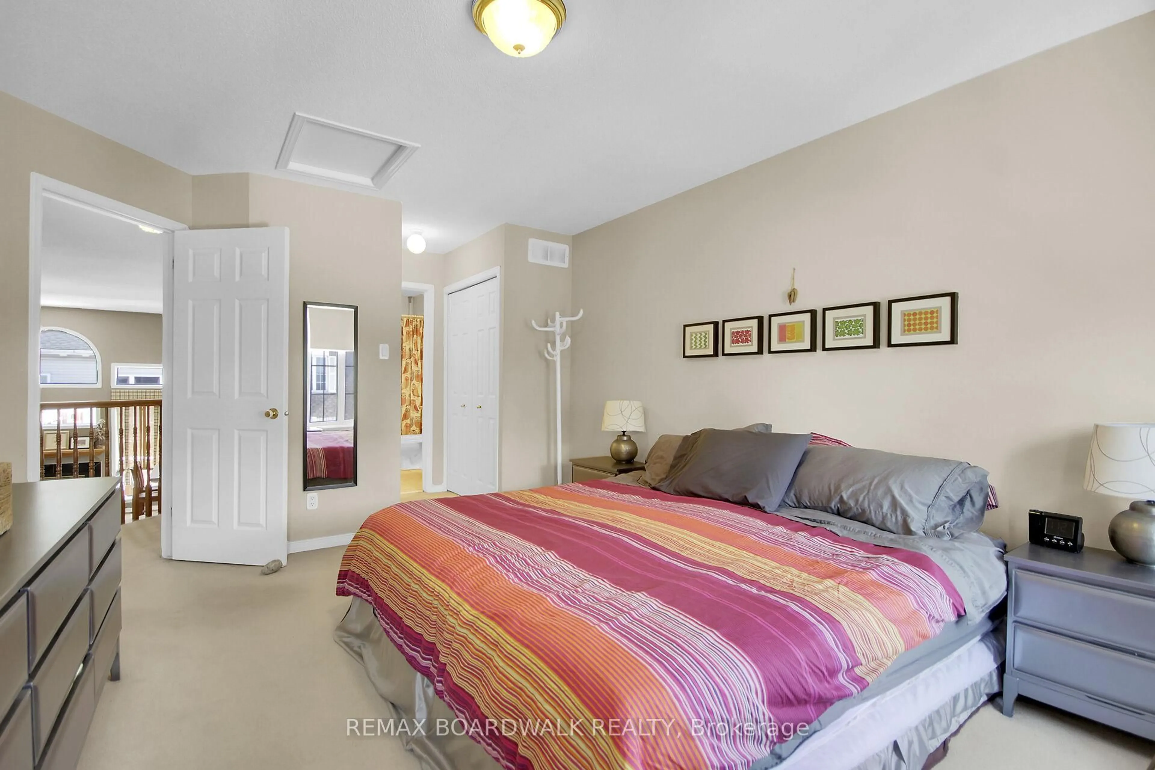 Bedroom with bed, unknown for 5 Maple Park Private, Ottawa Ontario K1T 4A6