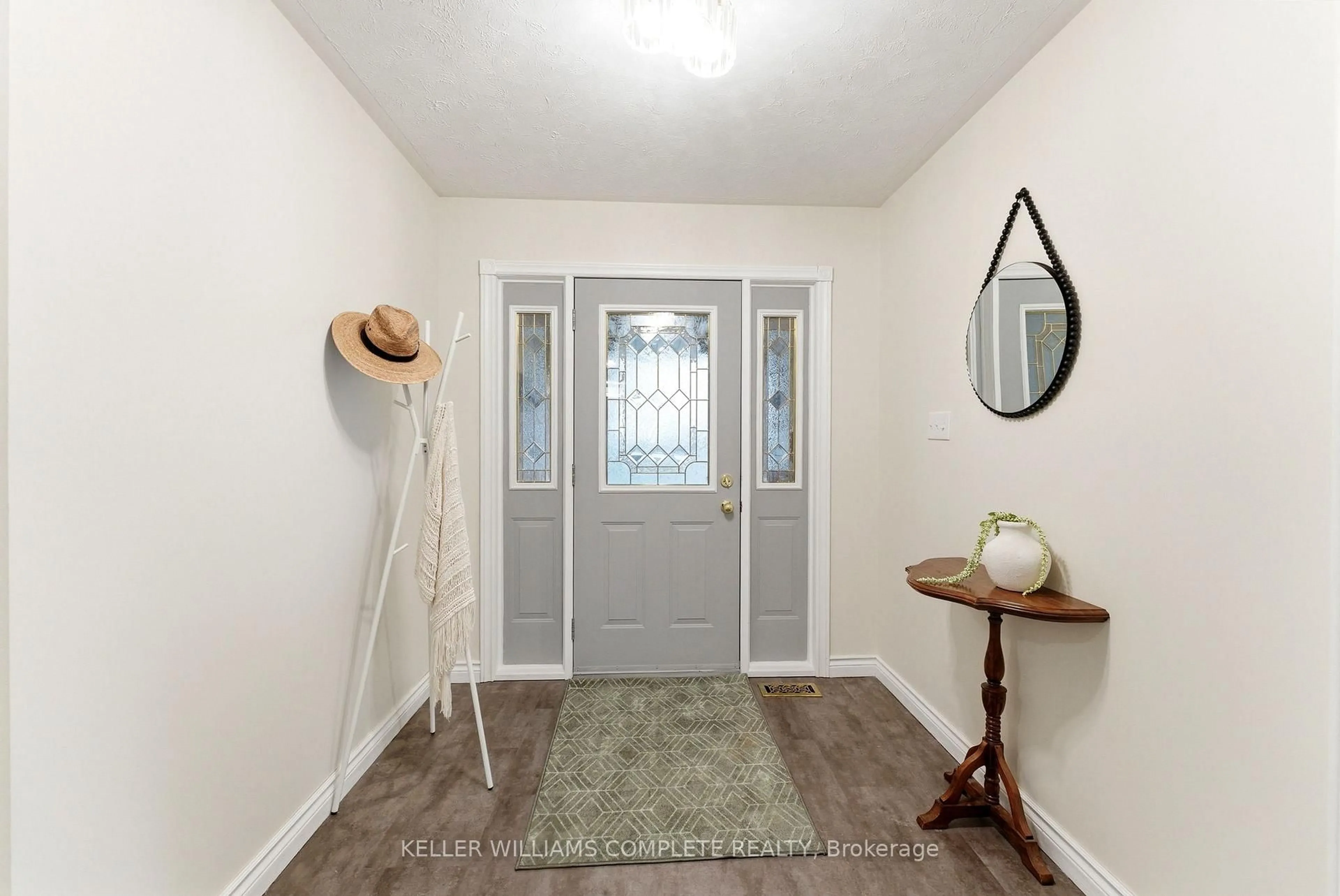 Indoor entryway for 72 WADE Rd, West Lincoln Ontario L0R 2A0