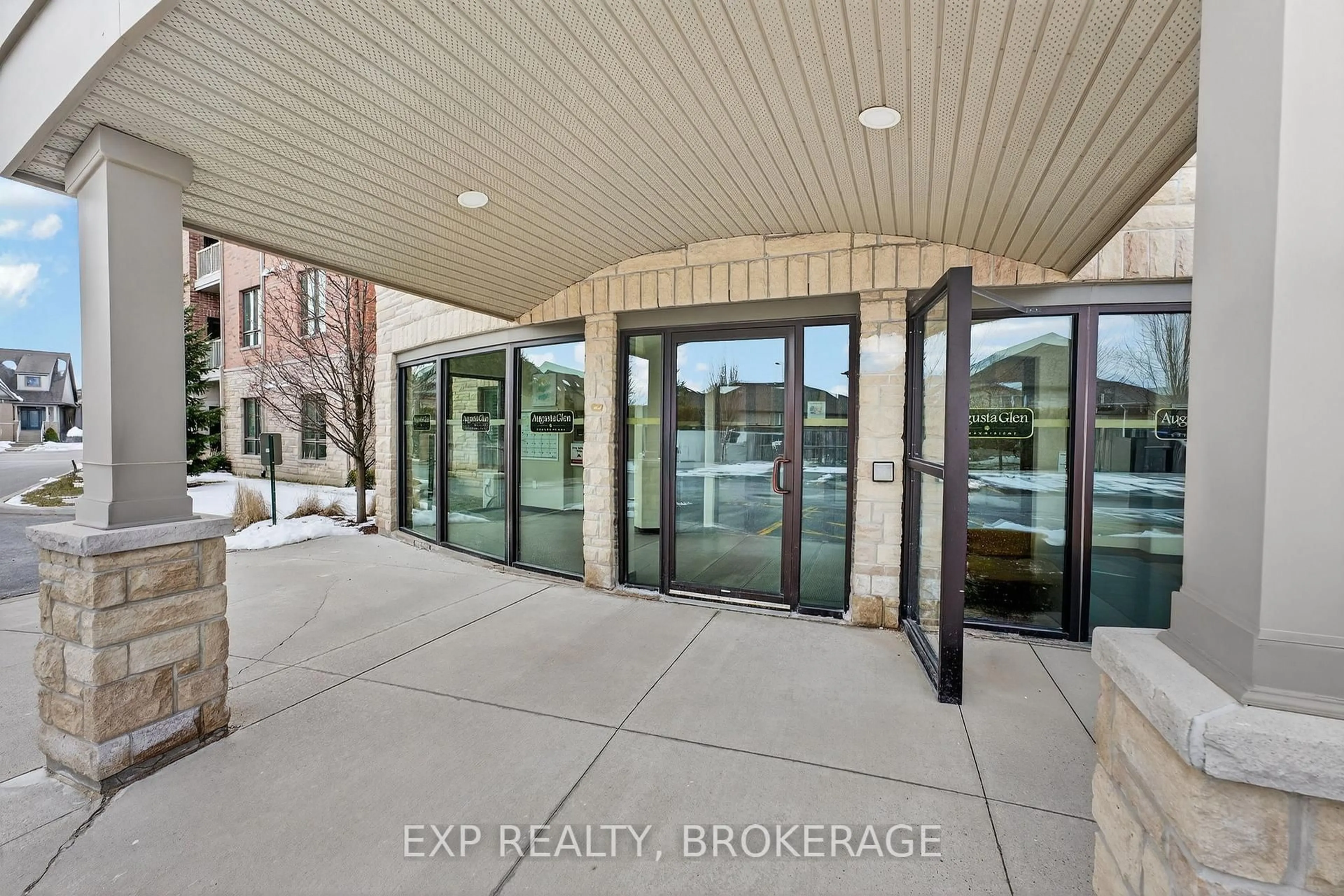 Indoor entryway for 740 Augusta Dr #301, Kingston Ontario K7P 0E3